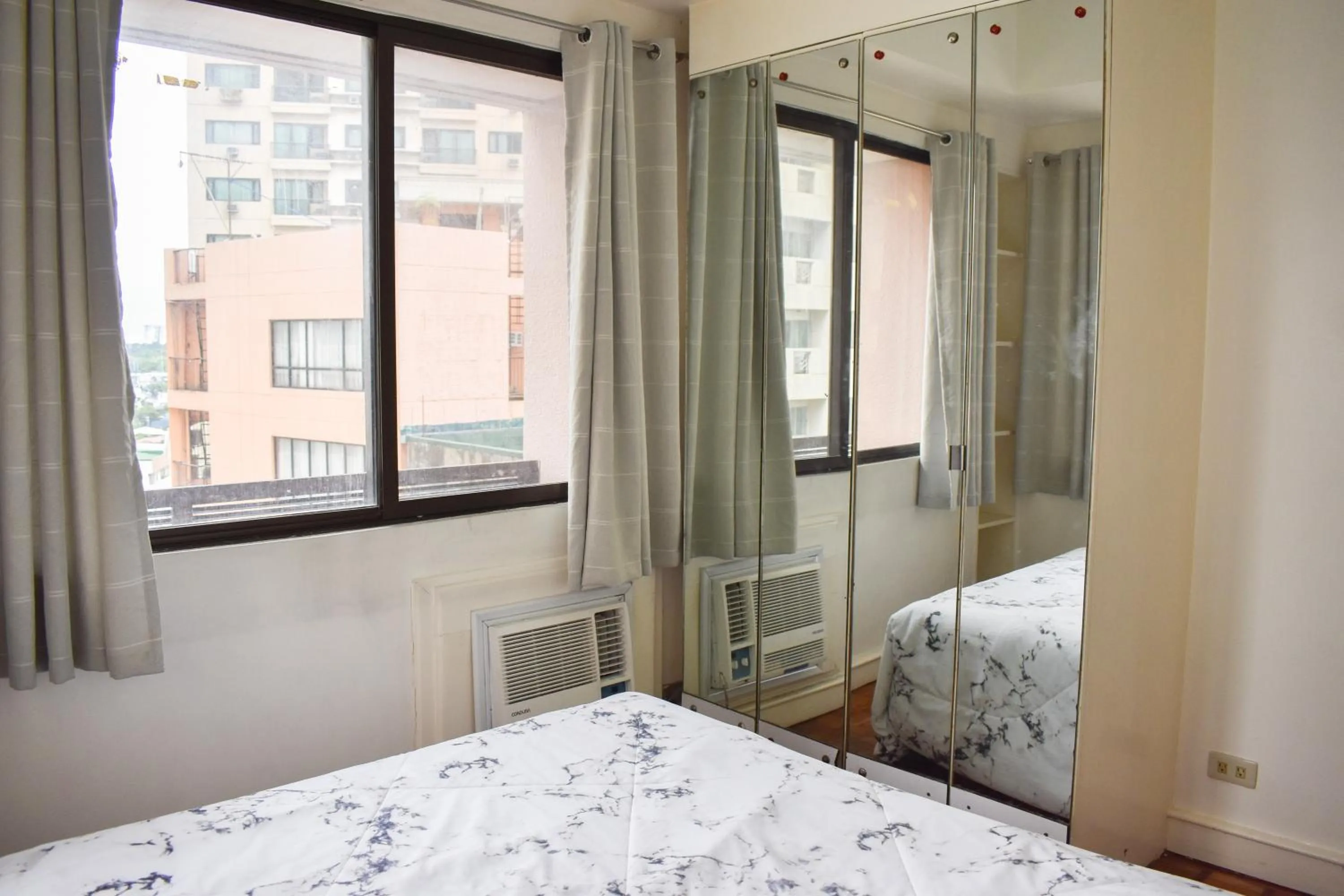 Bed in Sunette Tower Suites Makati City Center