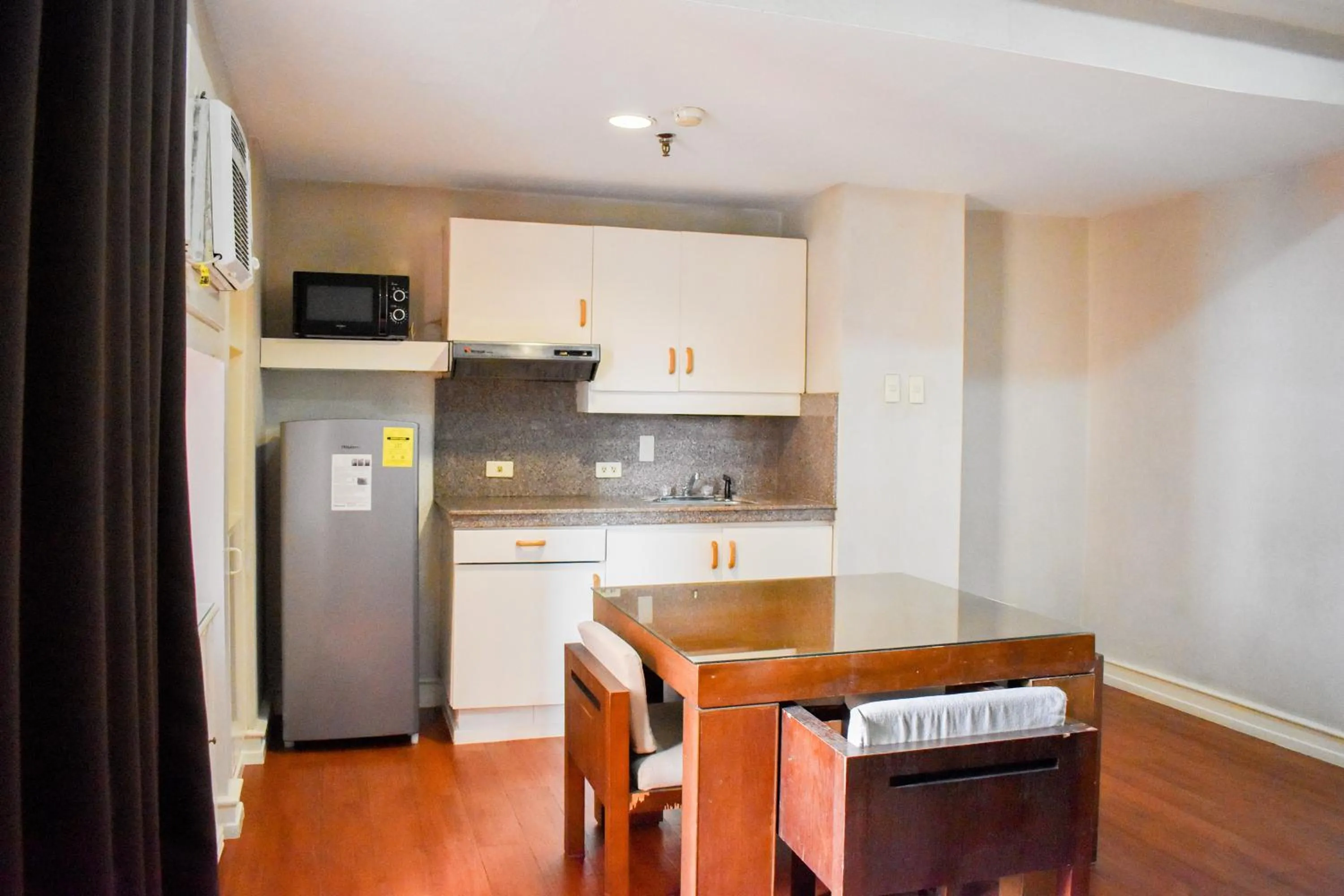 Dining area in Sunette Tower Suites Makati City Center