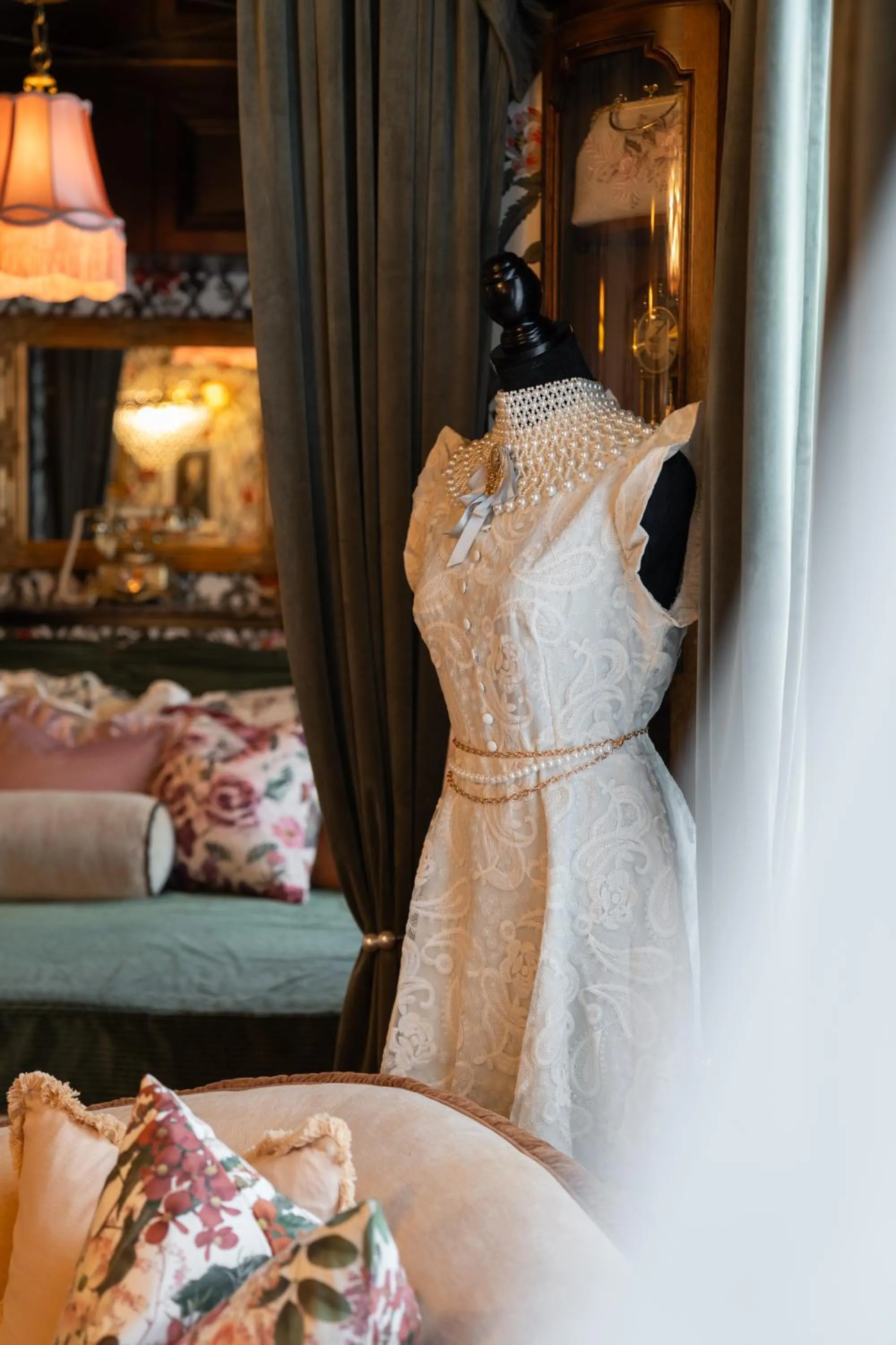 Living room, Bed in Charmante Skostredet Hôtel