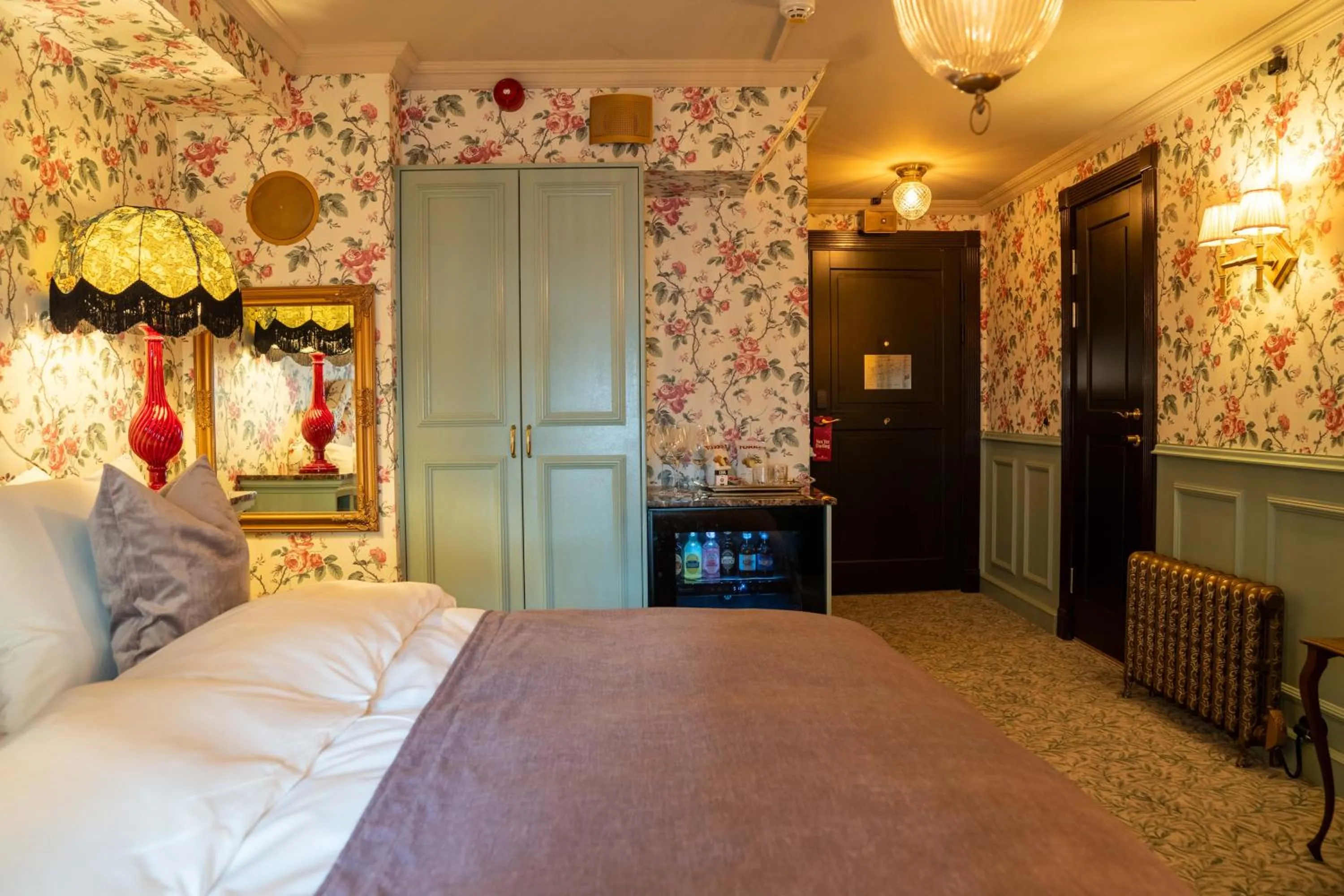 Bedroom, Bed in Charmante Skostredet Hôtel