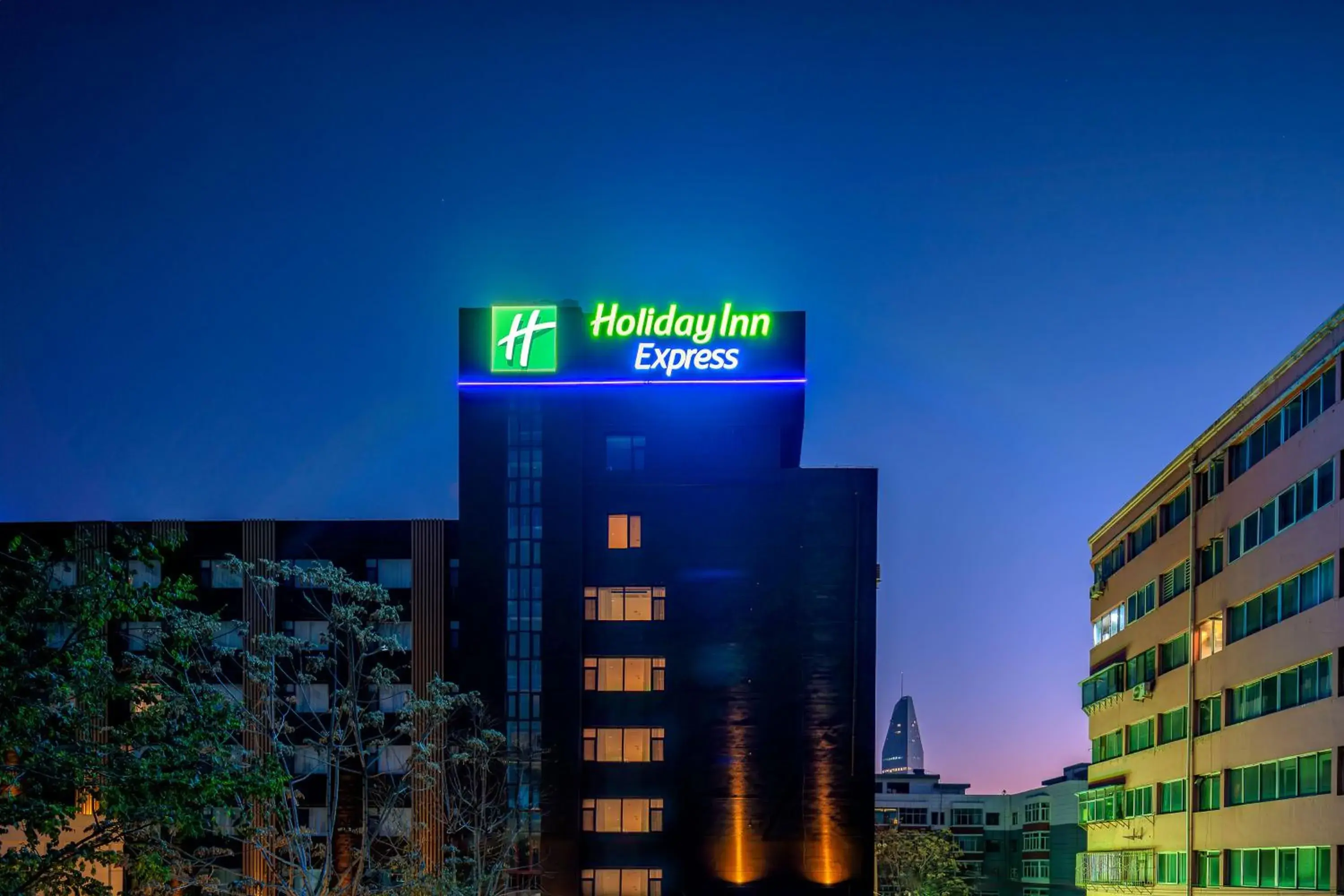Property building in Holiday Inn Express Lanzhou Zhengning Road by IHG Property building in Holiday Inn Express Lanzhou Zhengning Road by IHG