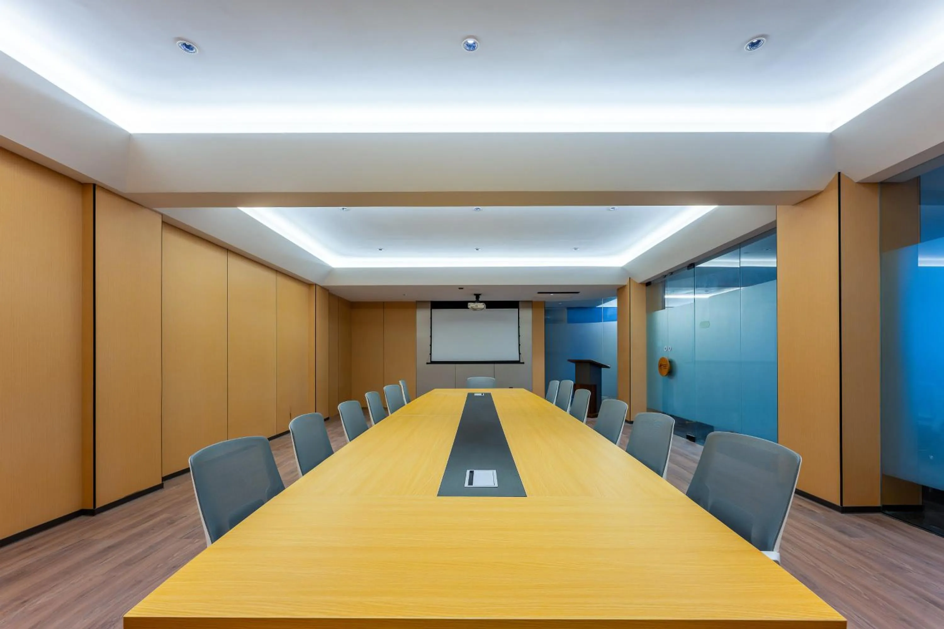 Meeting/conference room in Holiday Inn Express Lanzhou Zhengning Road by IHG