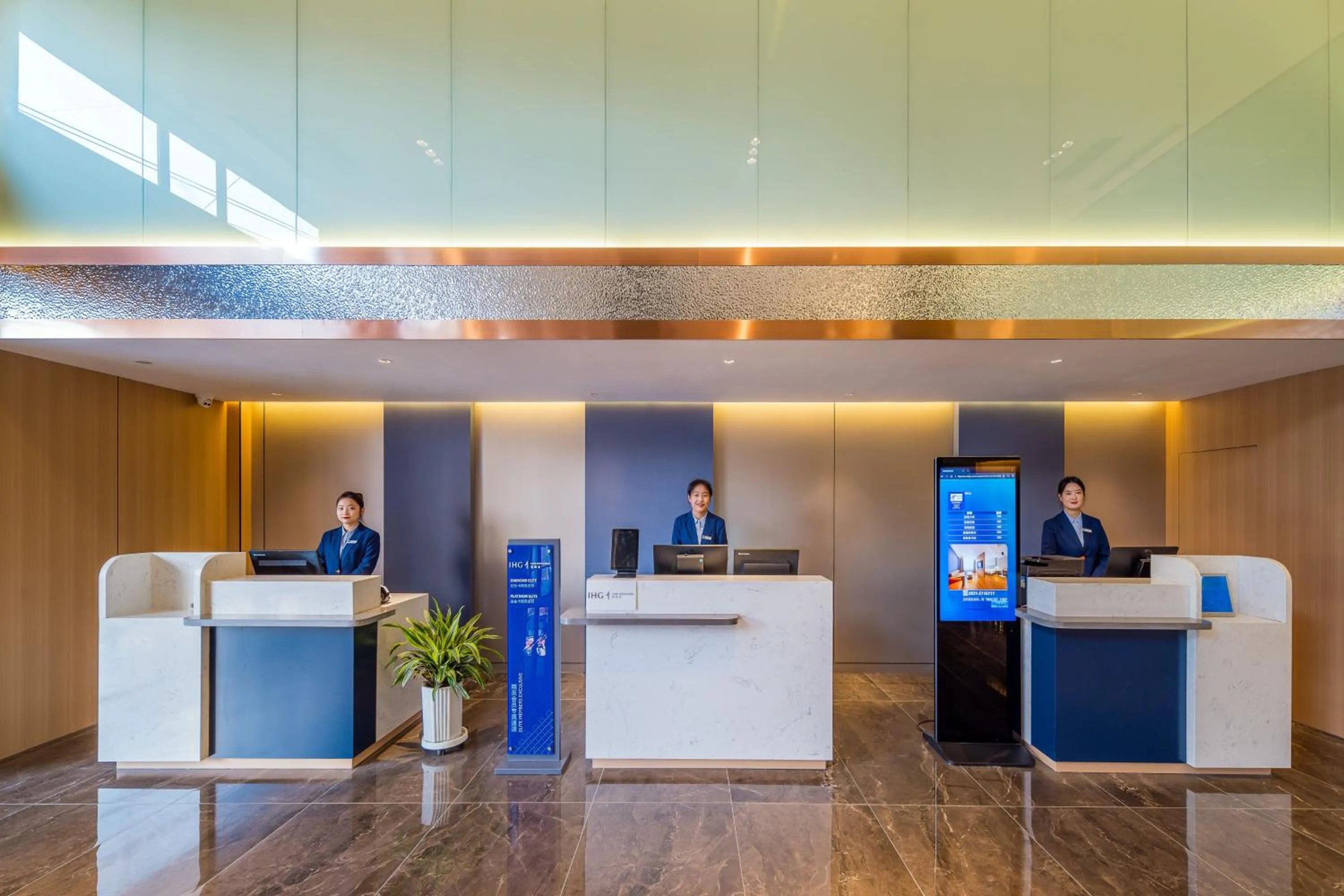 Lobby or reception in Holiday Inn Express Lanzhou Zhengning Road by IHG