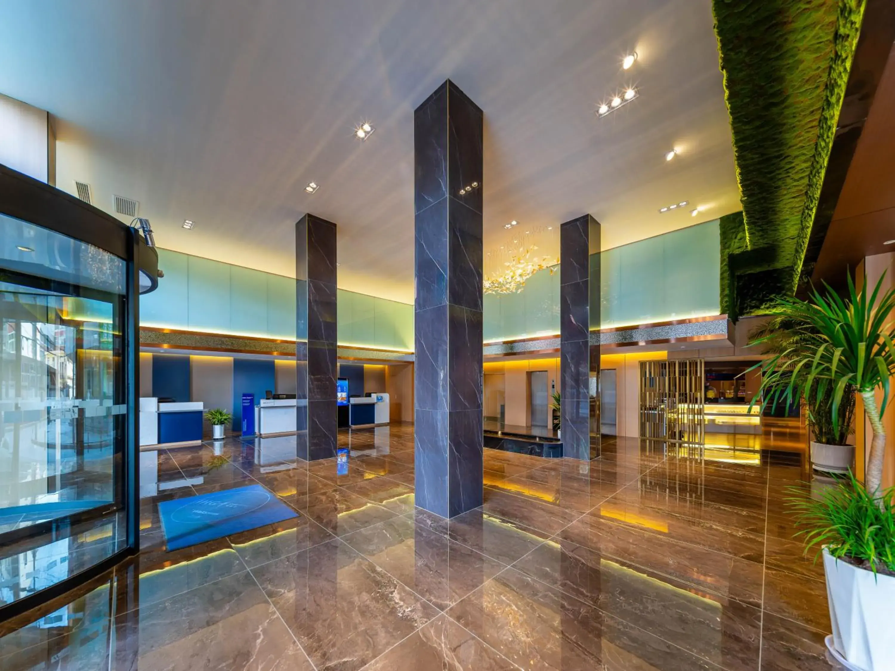 Lobby or reception in Holiday Inn Express Lanzhou Zhengning Road by IHG Lobby or reception in Holiday Inn Express Lanzhou Zhengning Road by IHG