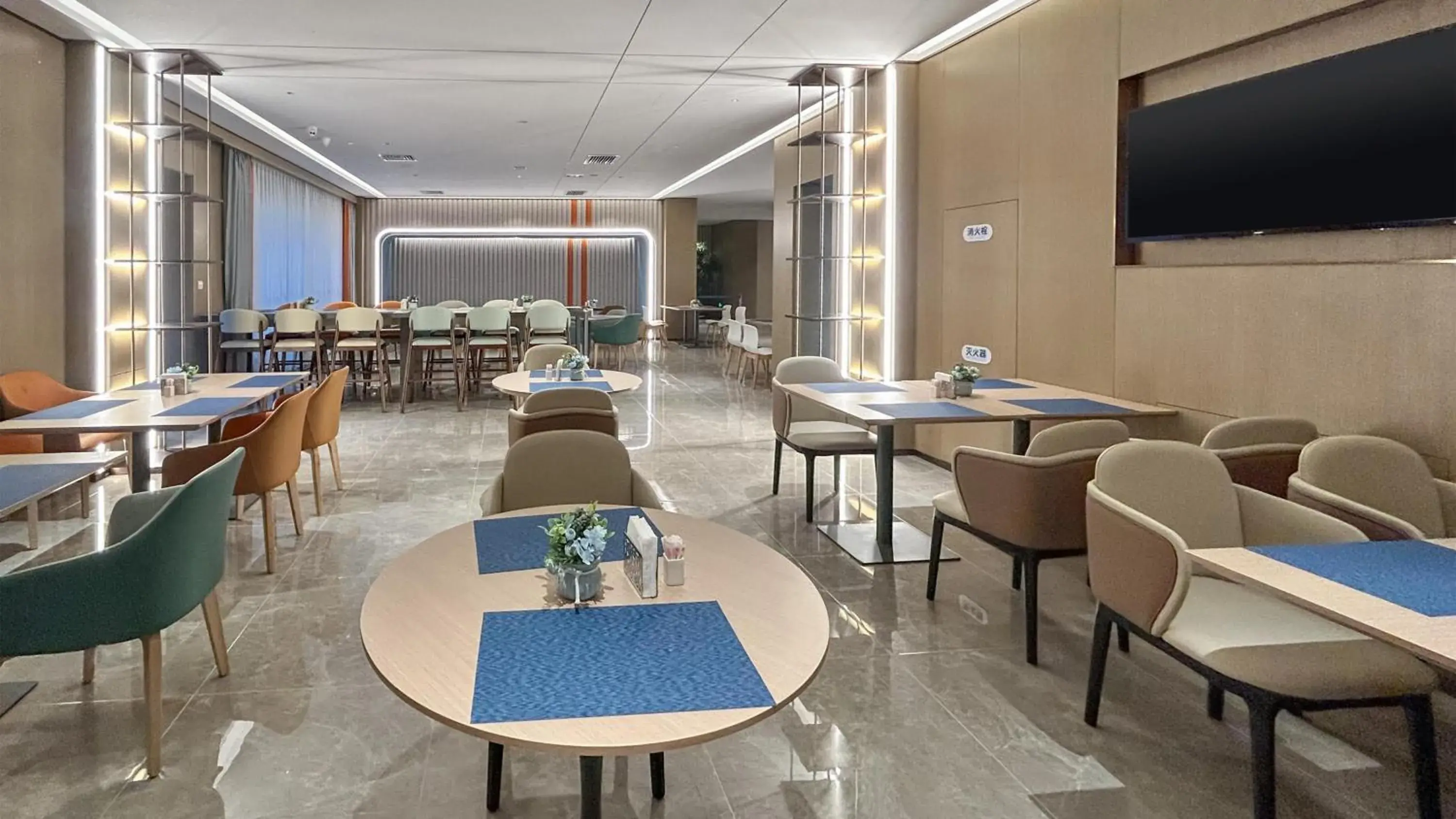 Restaurant/places to eat in Holiday Inn Express Dandong City Center by IHG Restaurant/places to eat in Holiday Inn Express Dandong City Center by IHG