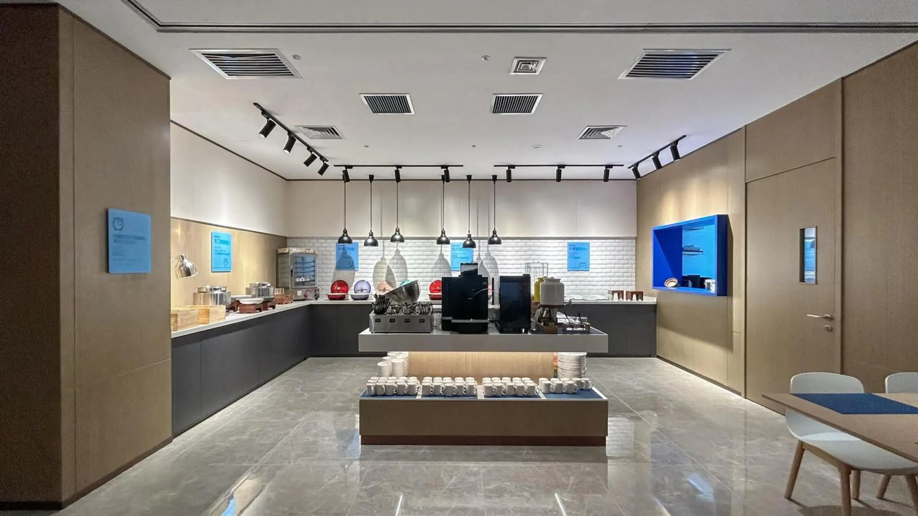 Restaurant/places to eat in Holiday Inn Express Dandong City Center by IHG Restaurant/places to eat in Holiday Inn Express Dandong City Center by IHG