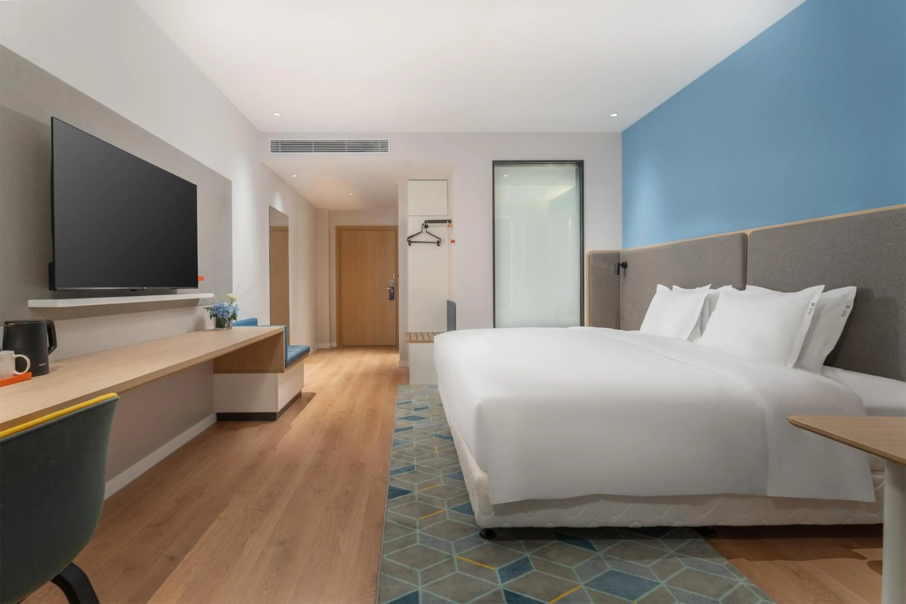 Bed in Holiday Inn Express Dandong City Center by IHG