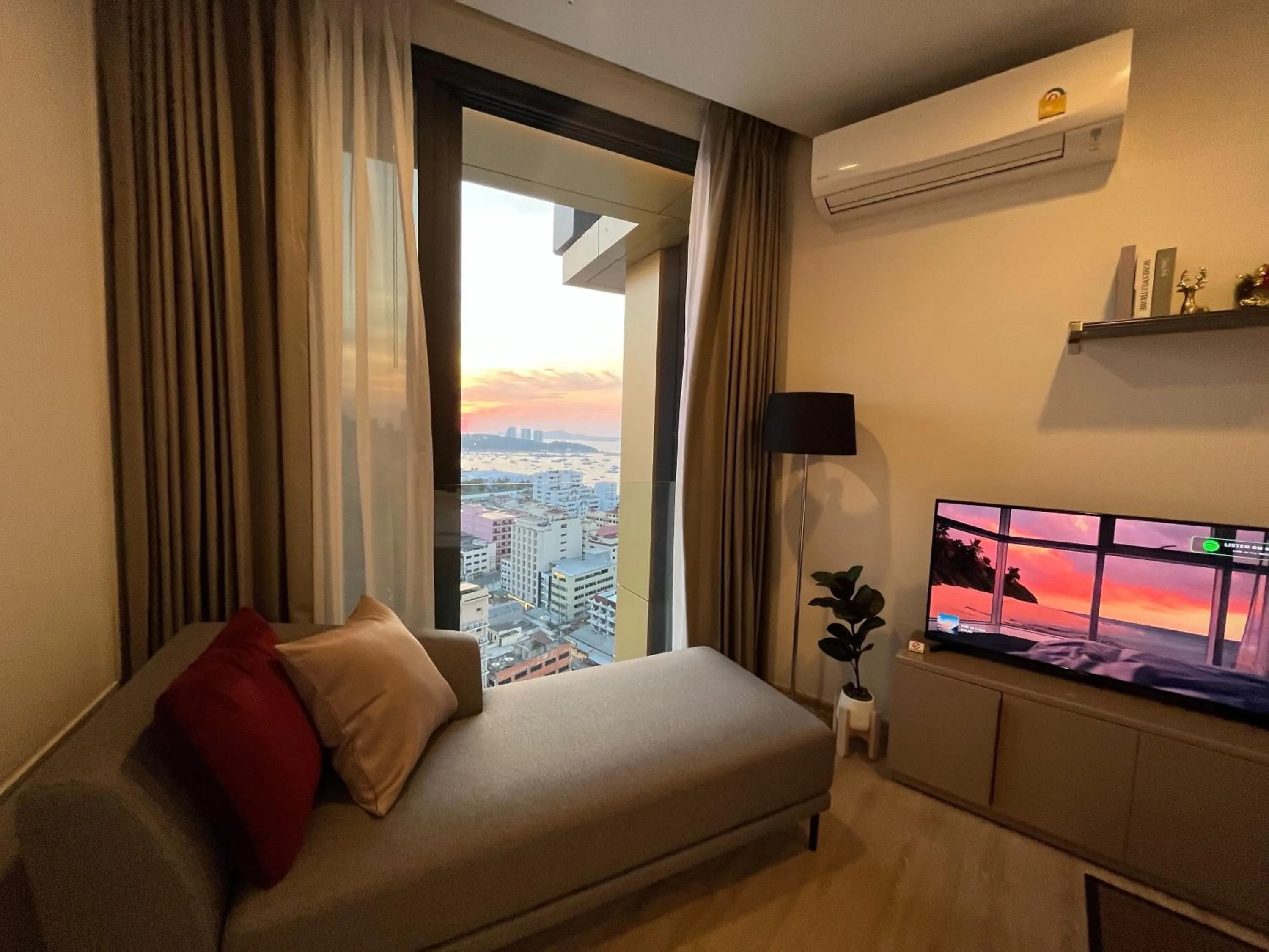 Bedroom in The EDGE Central Pattaya