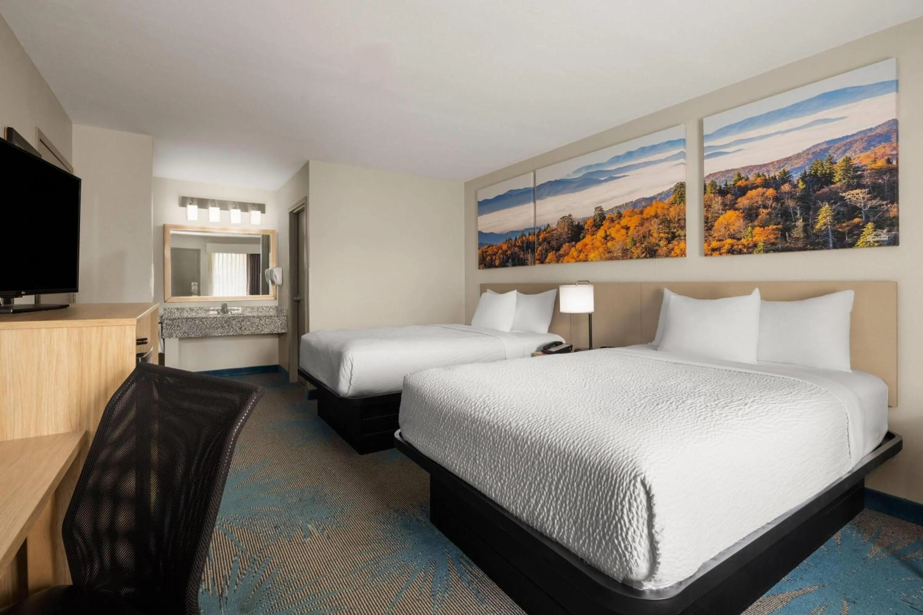 Photo of the whole room, Bed in Days Inn by Wyndham Murphy