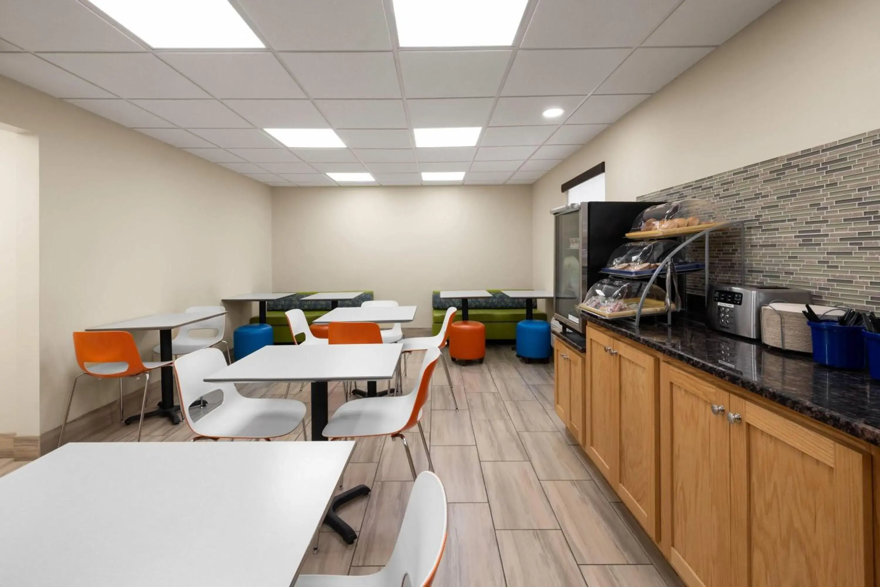 Breakfast in Days Inn by Wyndham Murphy Breakfast in Days Inn by Wyndham Murphy