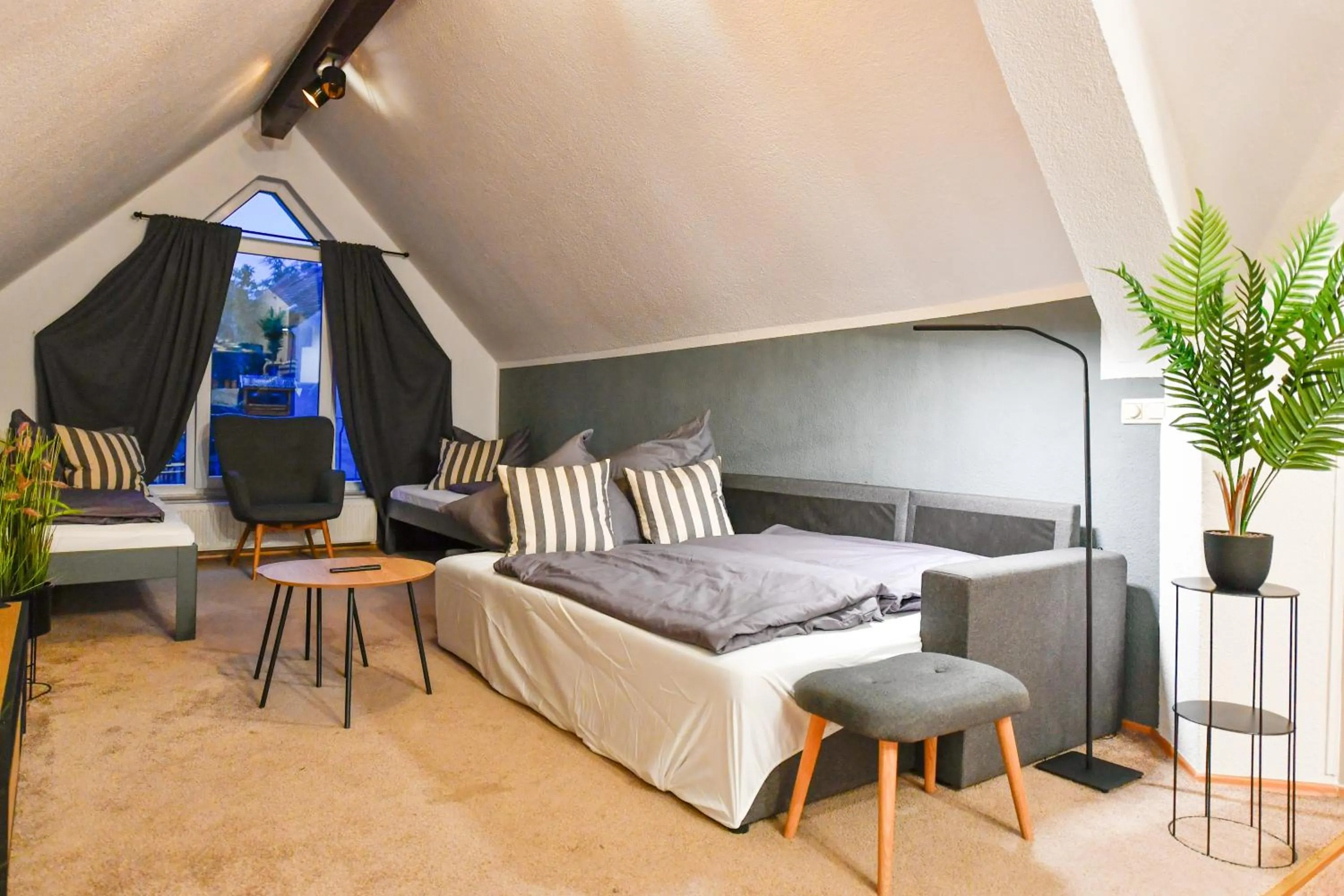 Bed in Großes Spree Apartment, 3 Schlafzimmer bis 10 Personen, 4x KfZ Parkplatz, Terrasse, Waschtrockner, Wlan, Netflix