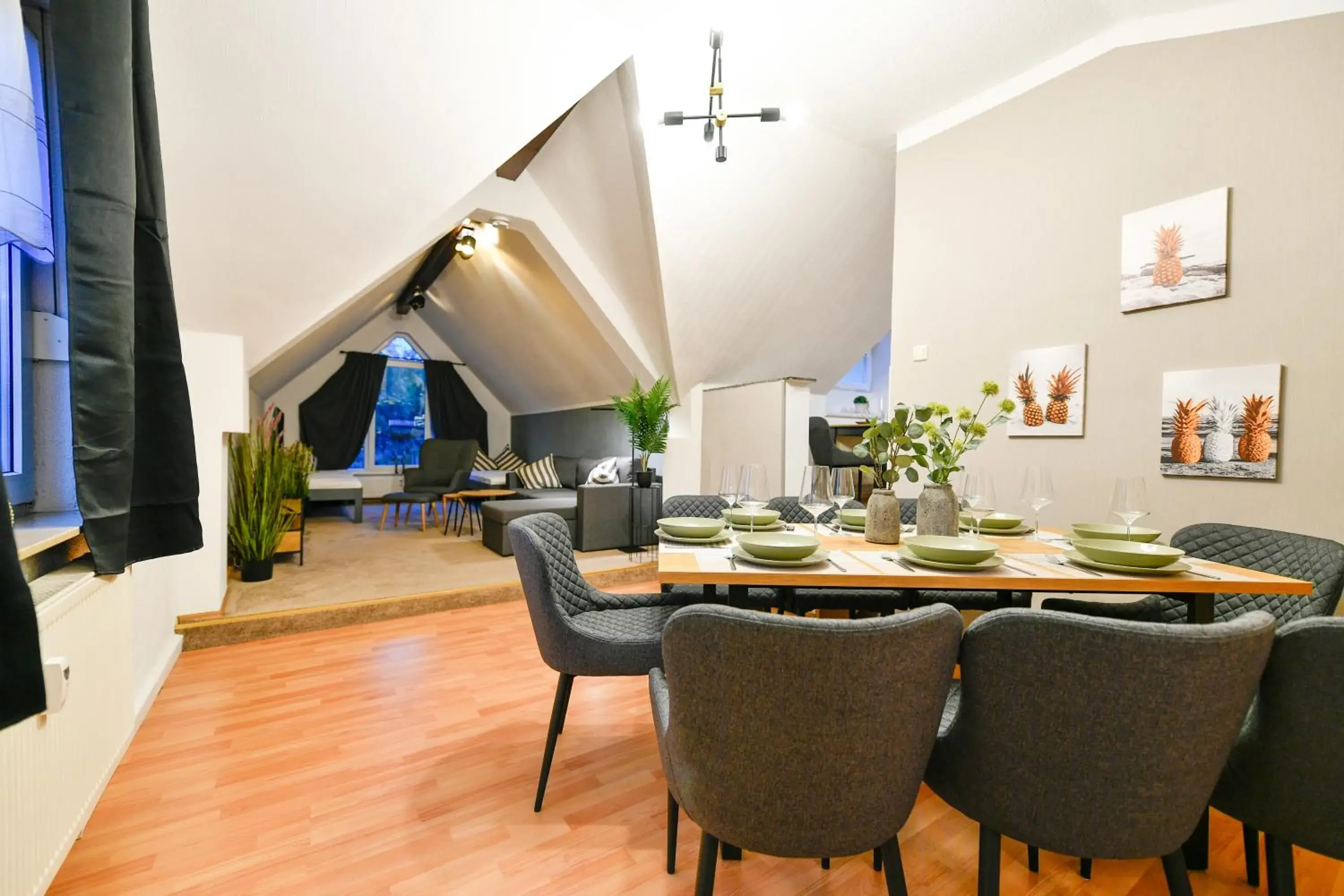 Großes Spree Apartment, 3 Schlafzimmer bis 10 Personen, 4x KfZ Parkplatz, Terrasse, Waschtrockner, Wlan, Netflix Großes Spree Apartment, 3 Schlafzimmer bis 10 Personen, 4x KfZ Parkplatz, Terrasse, Waschtrockner, Wlan, Netflix