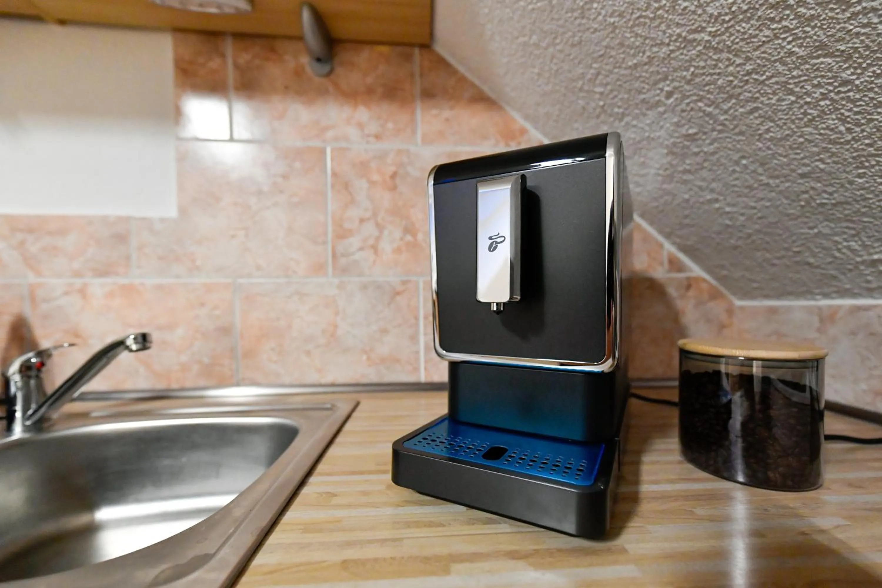 Coffee/tea facilities in Großes Spree Apartment, 3 Schlafzimmer bis 10 Personen, 4x KfZ Parkplatz, Terrasse, Waschtrockner, Wlan, Netflix