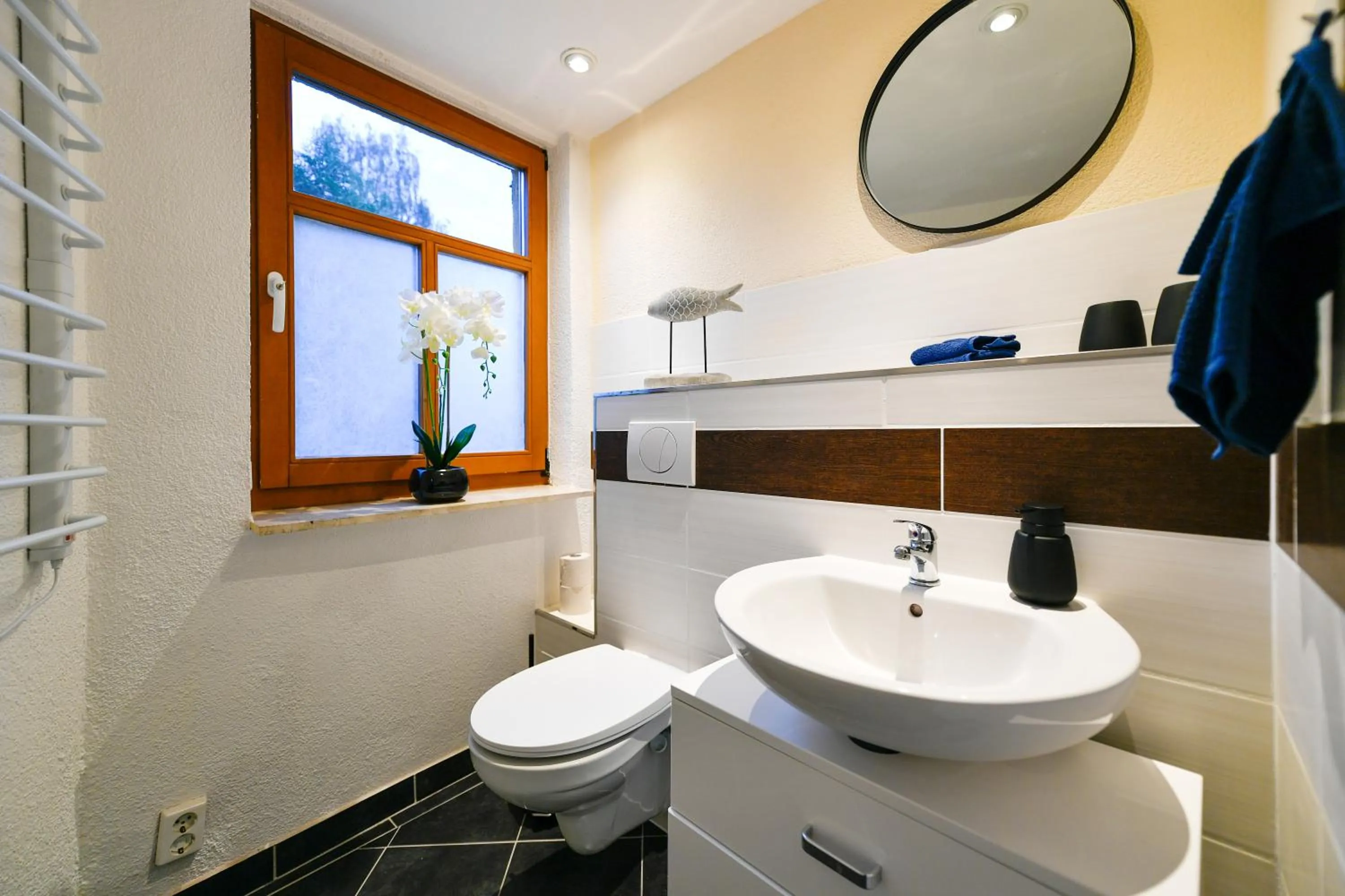 Toilet in Großes Spree Apartment, 3 Schlafzimmer bis 10 Personen, 4x KfZ Parkplatz, Terrasse, Waschtrockner, Wlan, Netflix