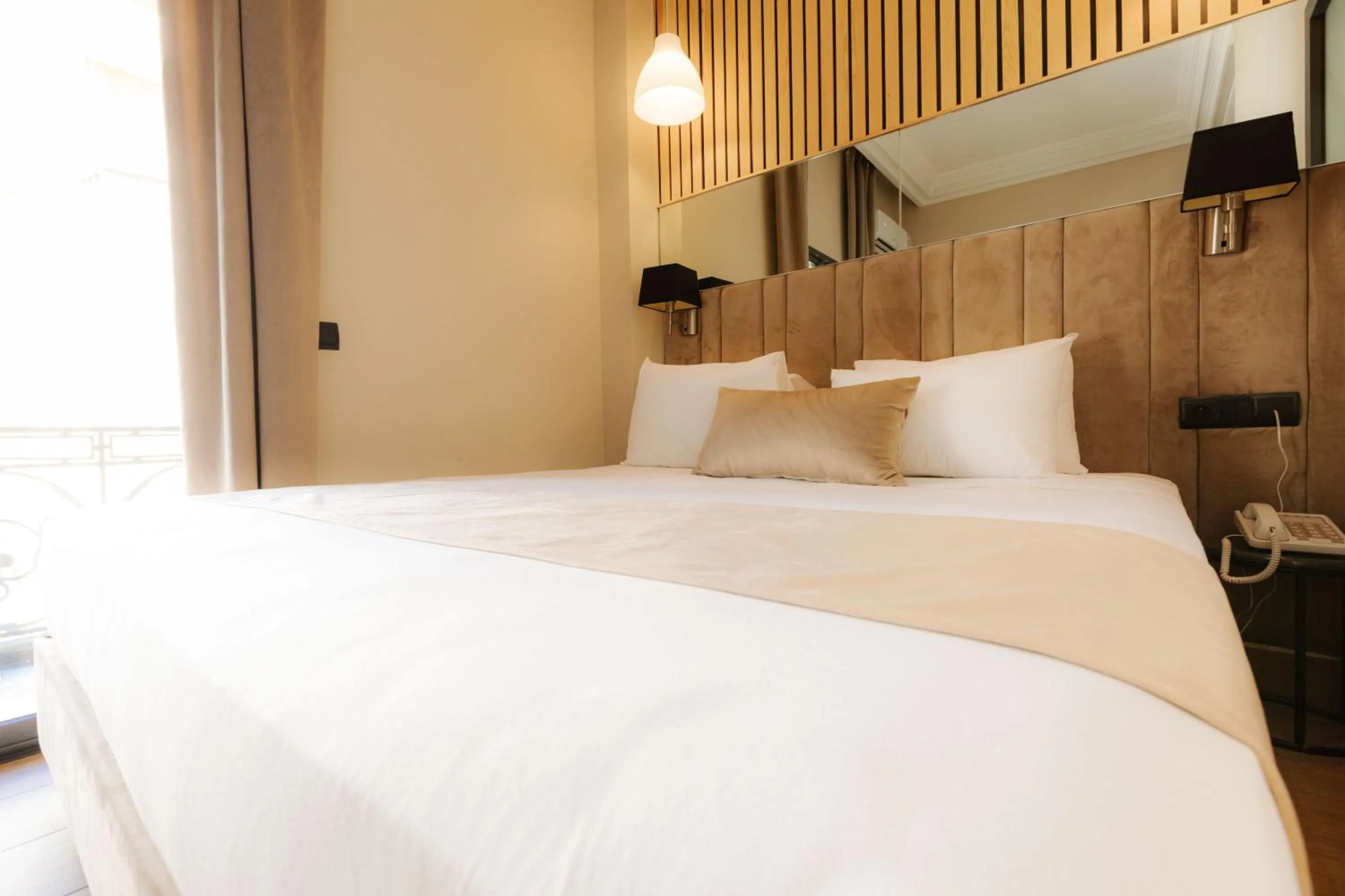 Bed in Ennesma Hotel