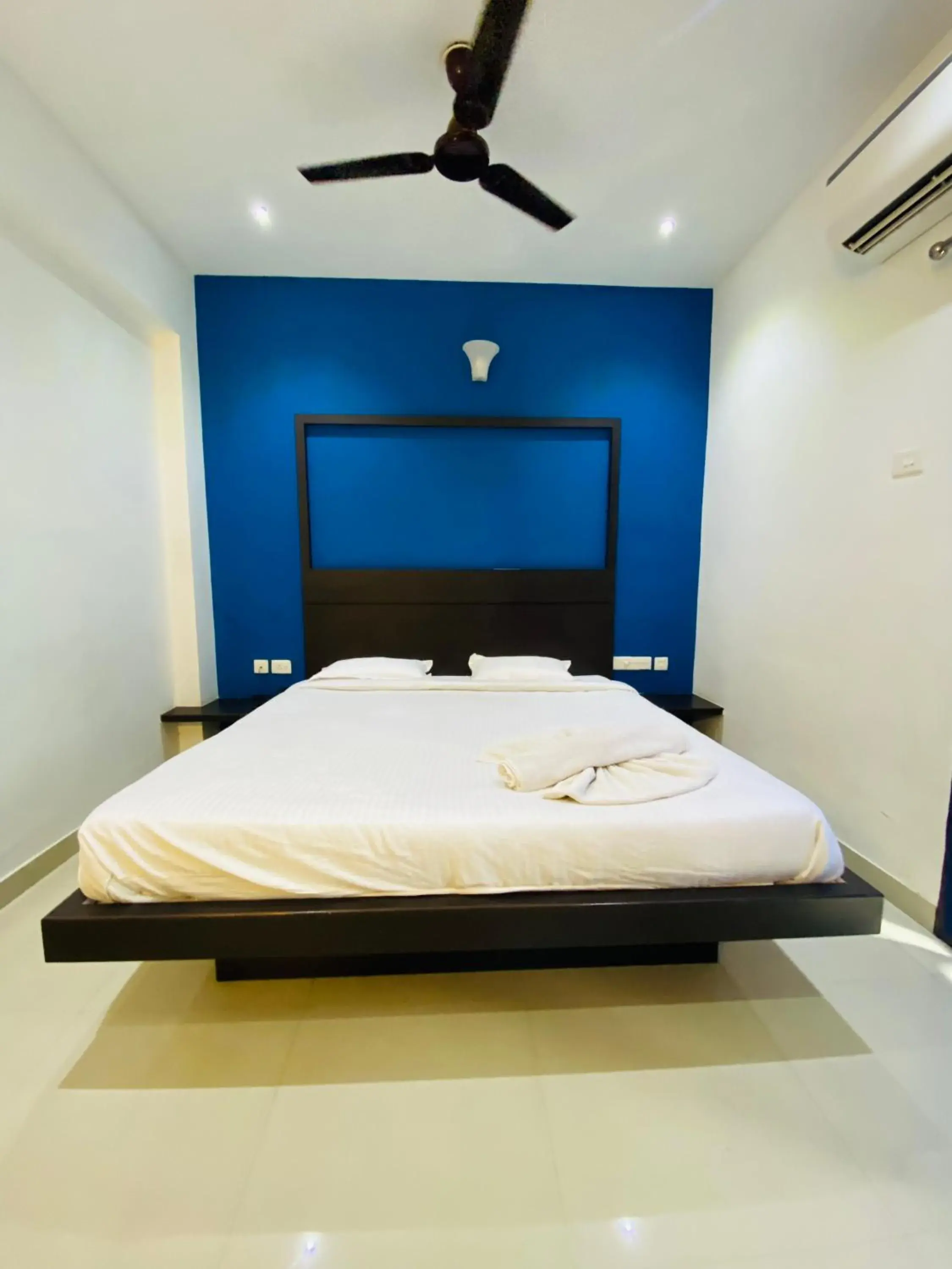 Bedroom, Bed in Tulips Residency - Airport Bedroom, Bed in Tulips Residency - Airport