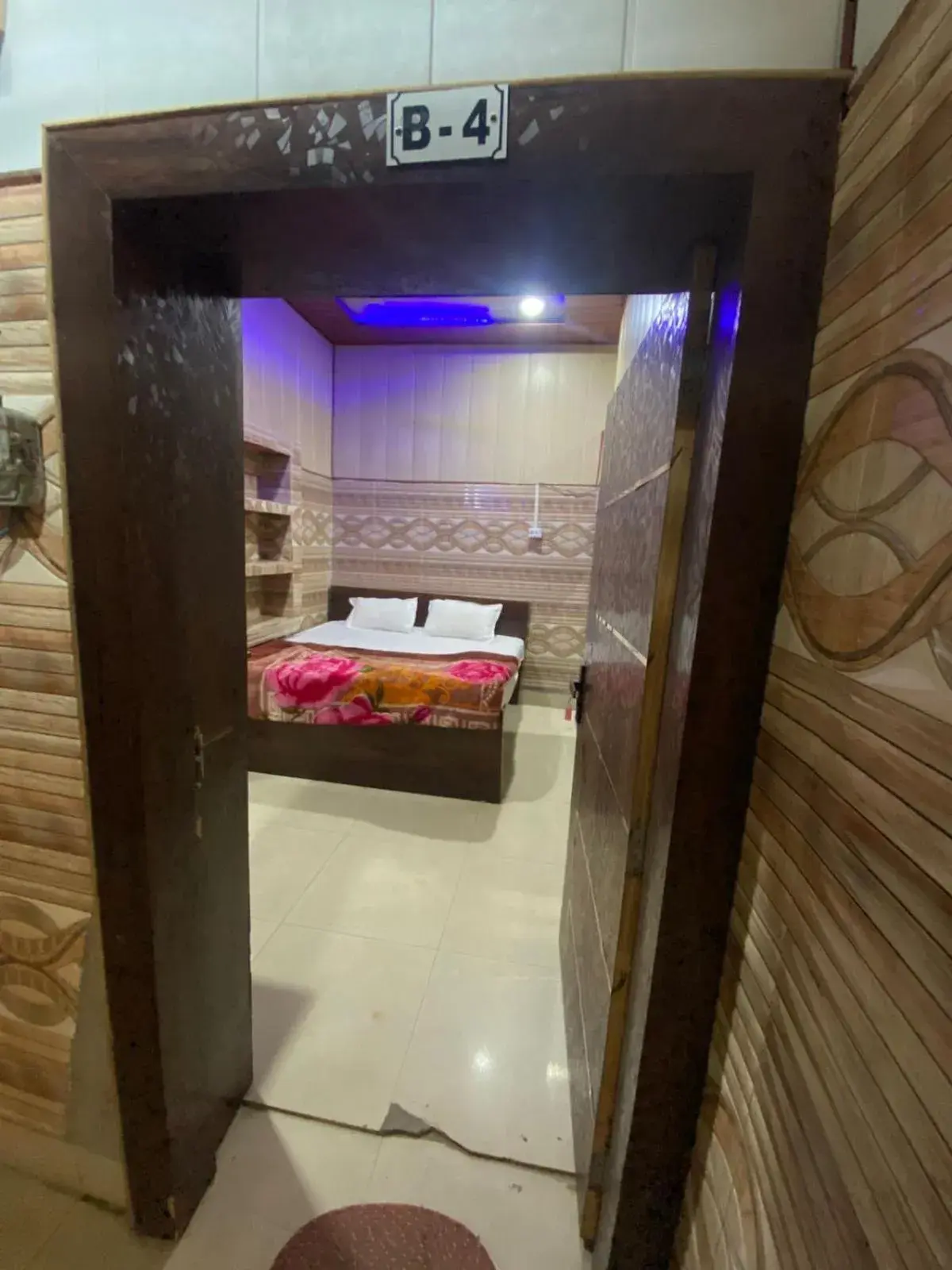 Double Room in Annu Bhai Sewa Sadan Double Room in Annu Bhai Sewa Sadan
