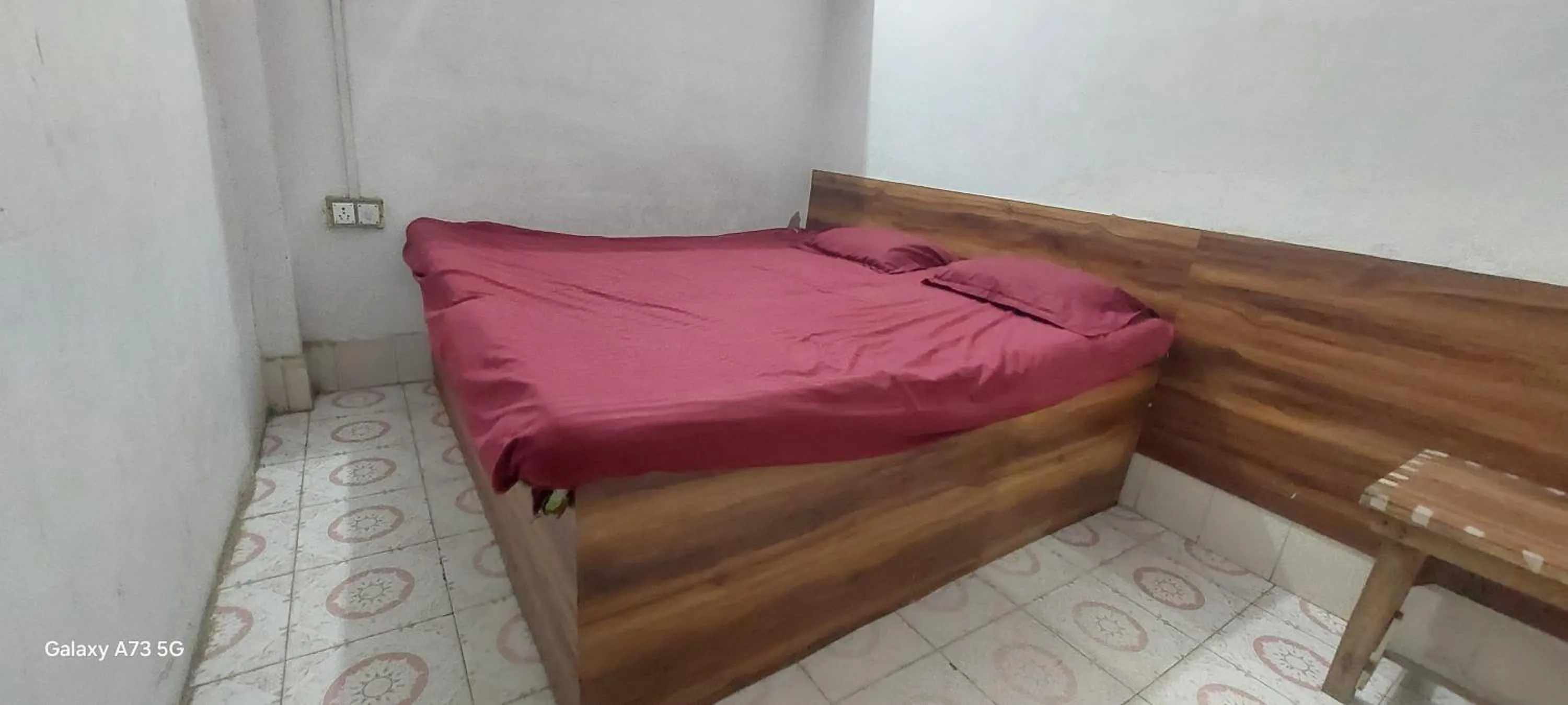 Bed in Annu Bhai Sewa Sadan