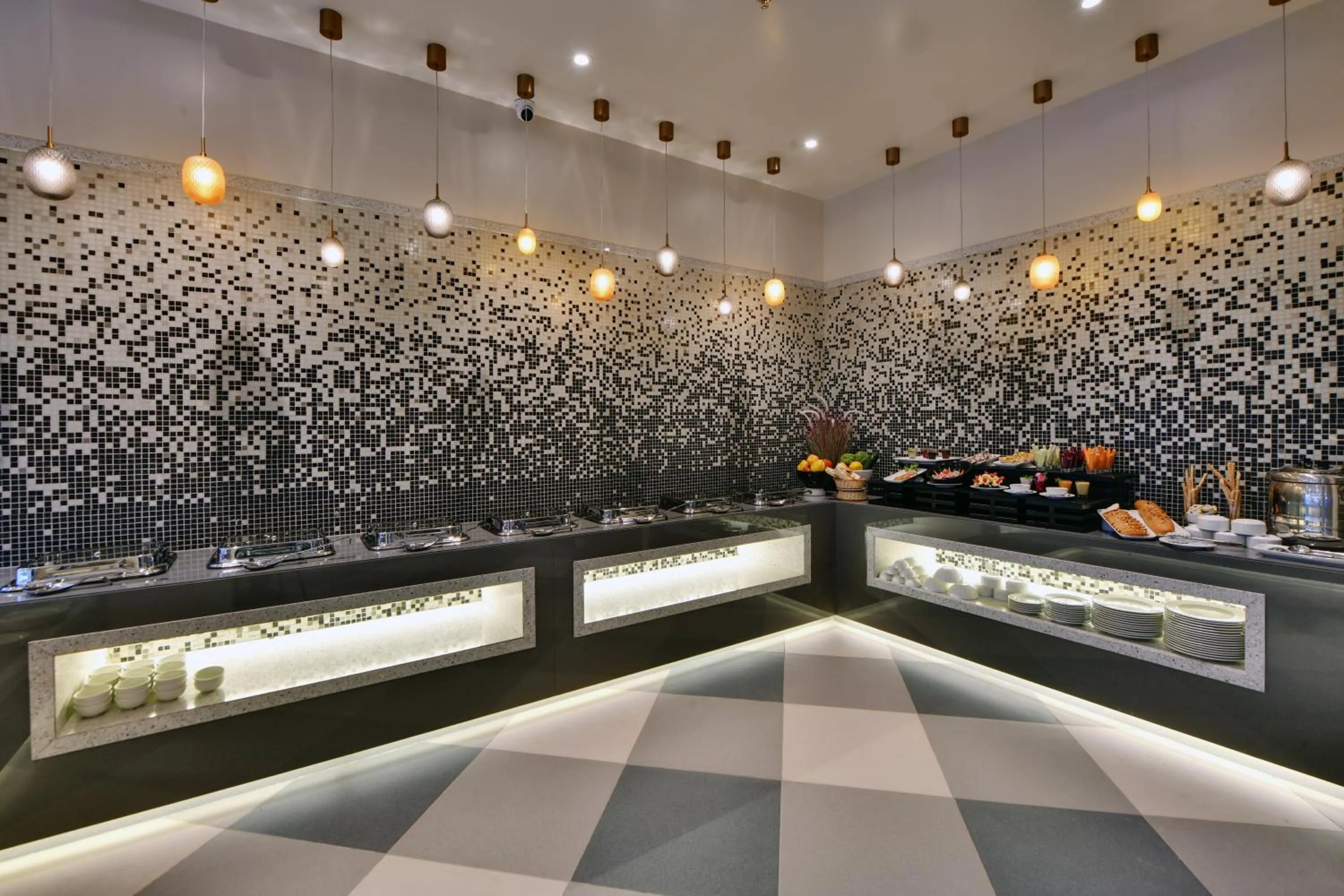 Restaurant/places to eat in Click Hotel Pithampur