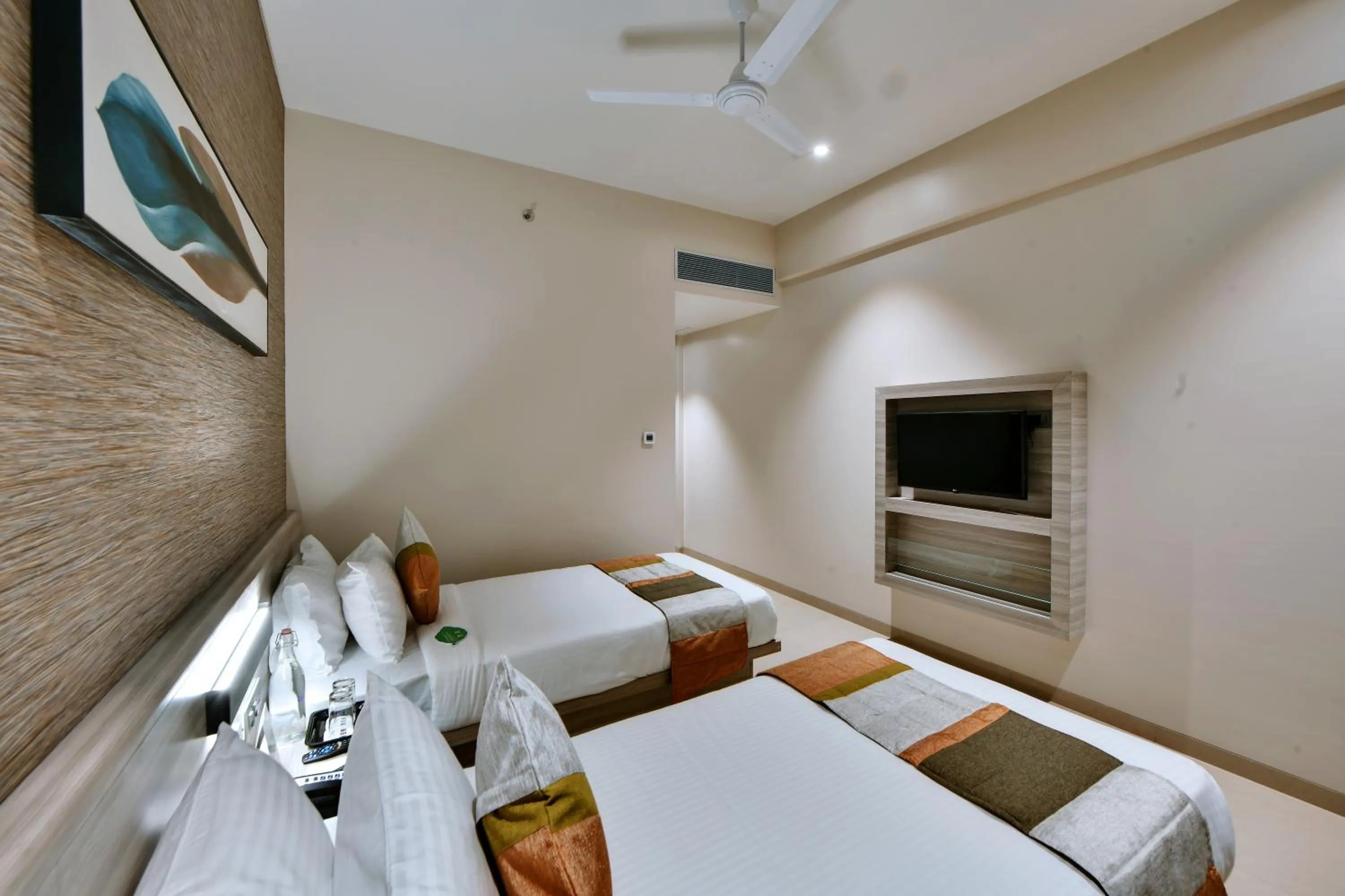 Bed in Click Hotel Pithampur