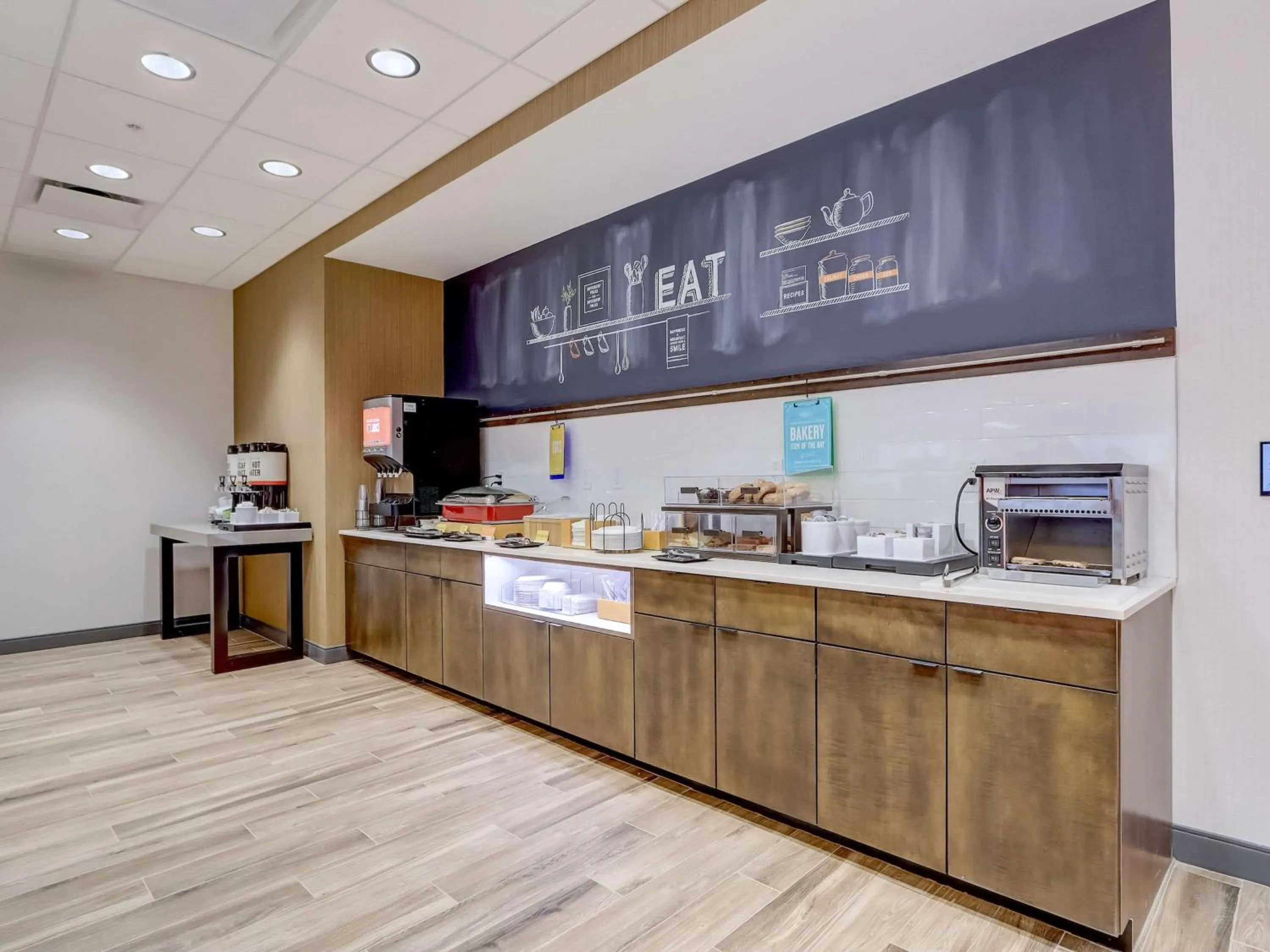 Breakfast in Hampton Inn & Suites Cincinnati Midtown Rookwood