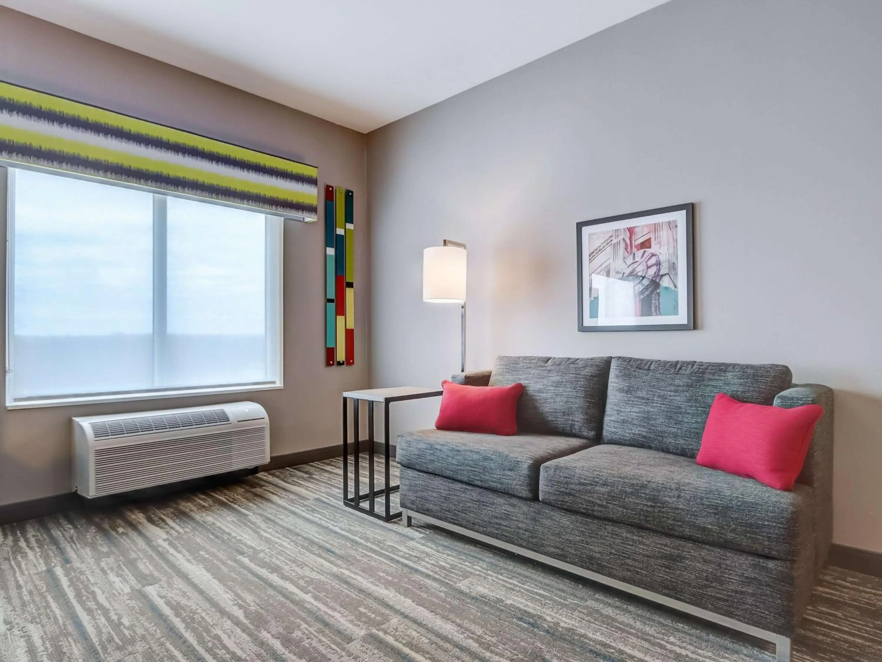 Living room in Hampton Inn & Suites Cincinnati Midtown Rookwood