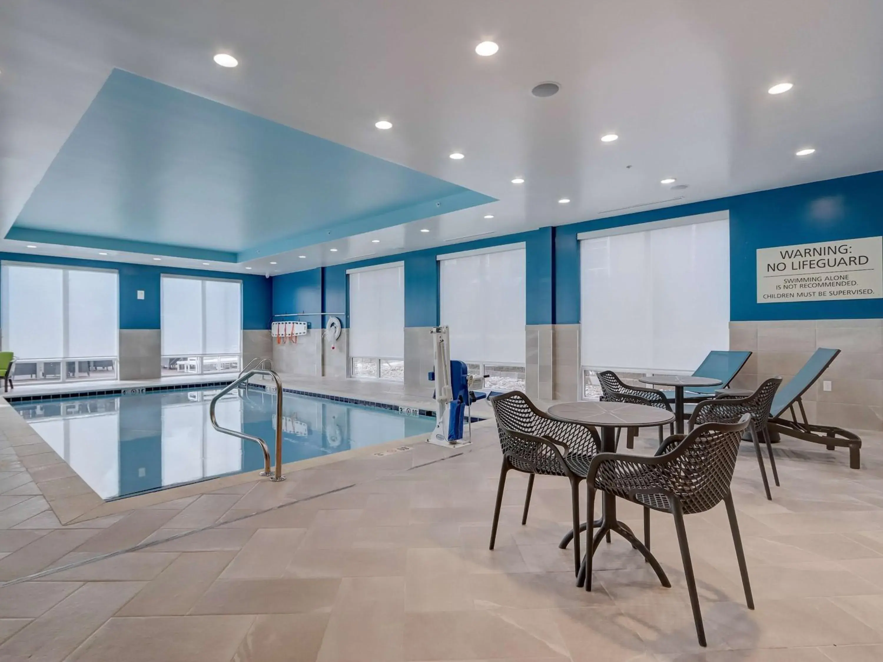 Pool view in Hampton Inn & Suites Cincinnati Midtown Rookwood Pool view in Hampton Inn & Suites Cincinnati Midtown Rookwood