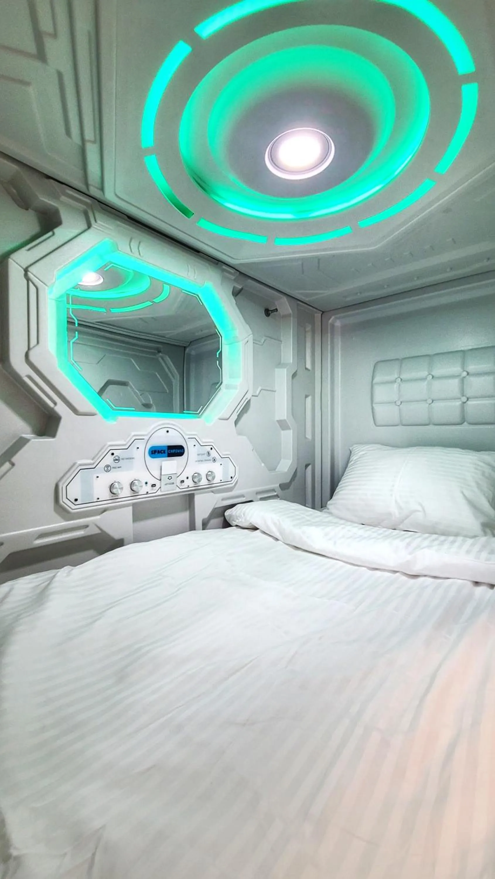 Bed in Capsula hotel