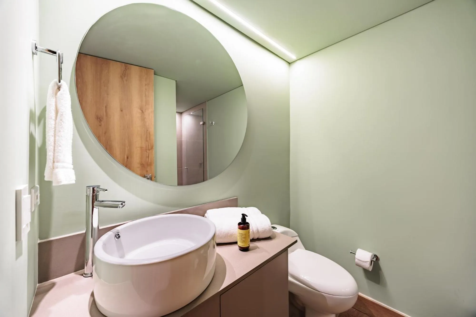 Shower in The Somos Central Hotel Poblado