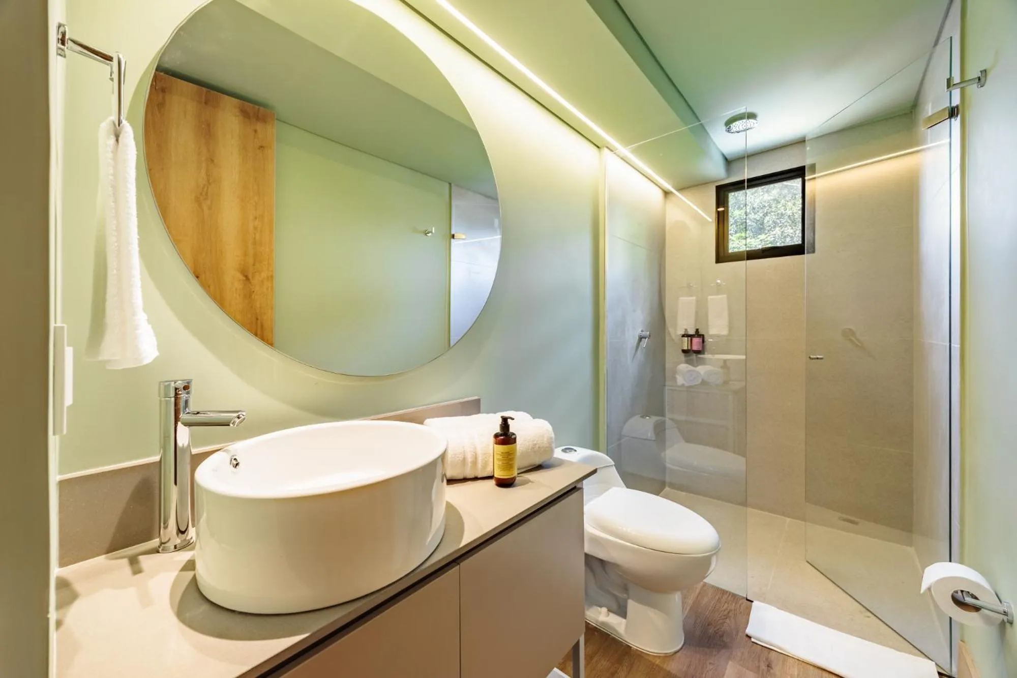 Shower in The Somos Central Hotel Poblado