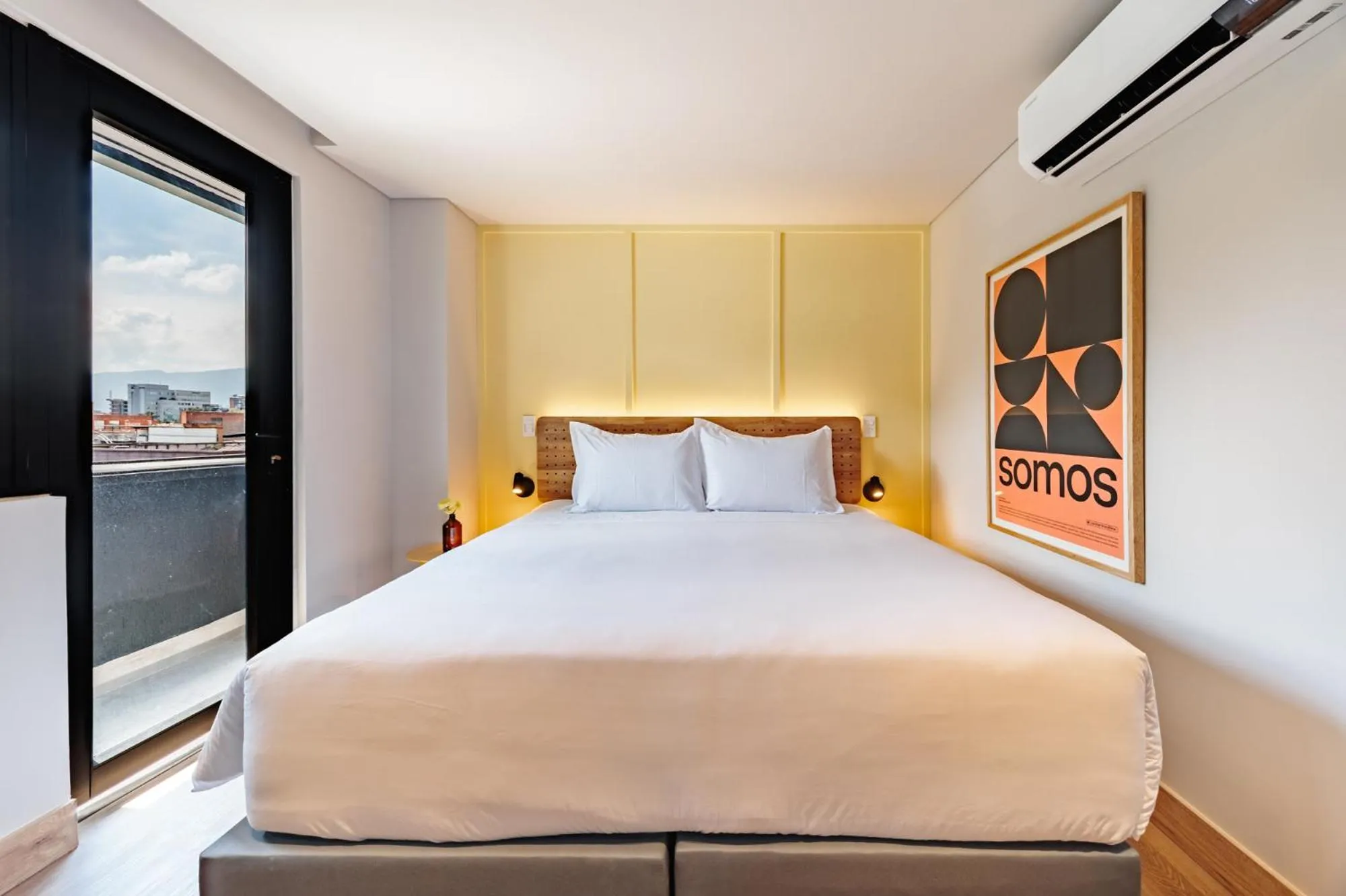 Balcony/Terrace, Bed in The Somos Central Hotel Poblado