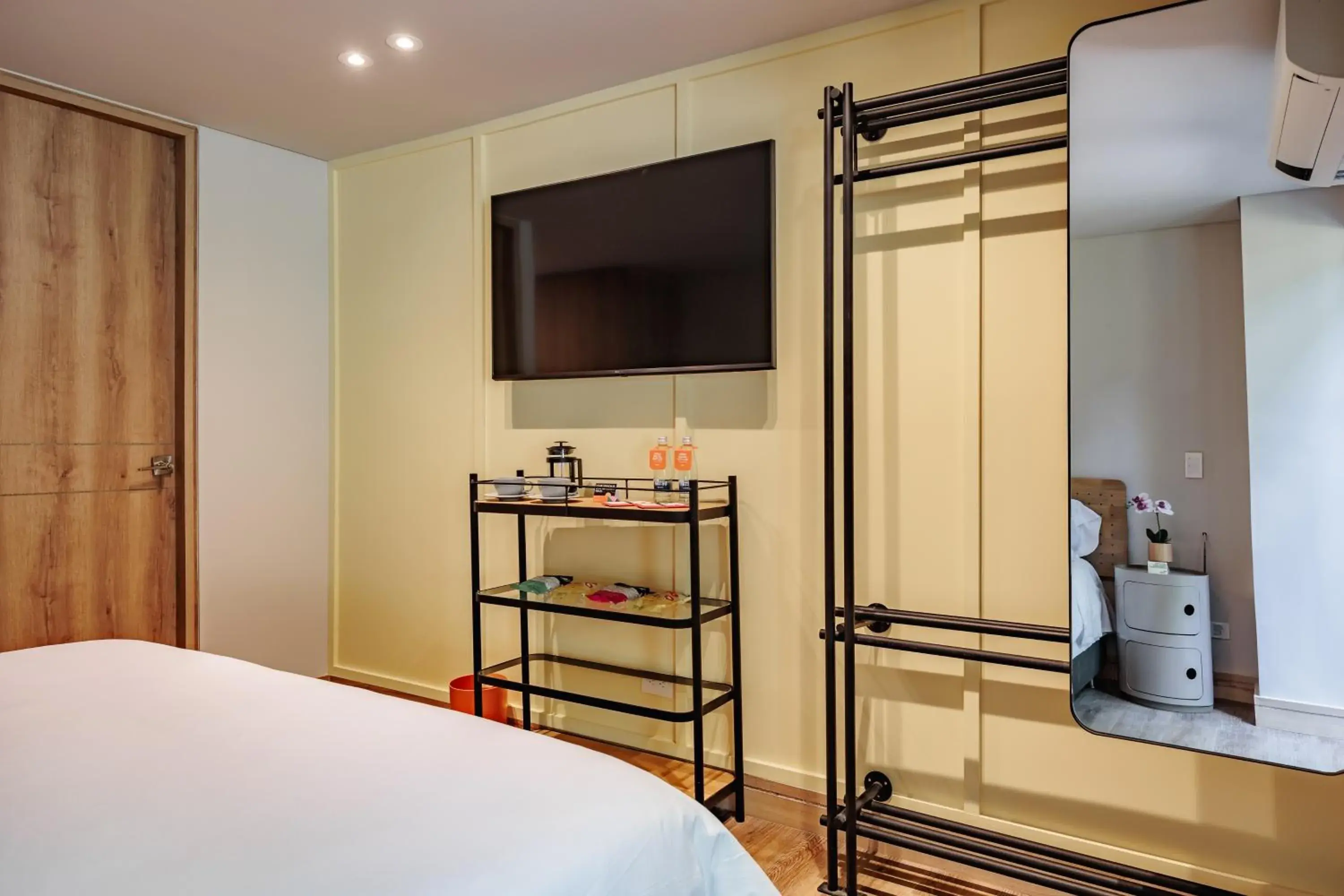 TV and multimedia, Bed in The Somos Central Hotel Poblado TV and multimedia, Bed in The Somos Central Hotel Poblado