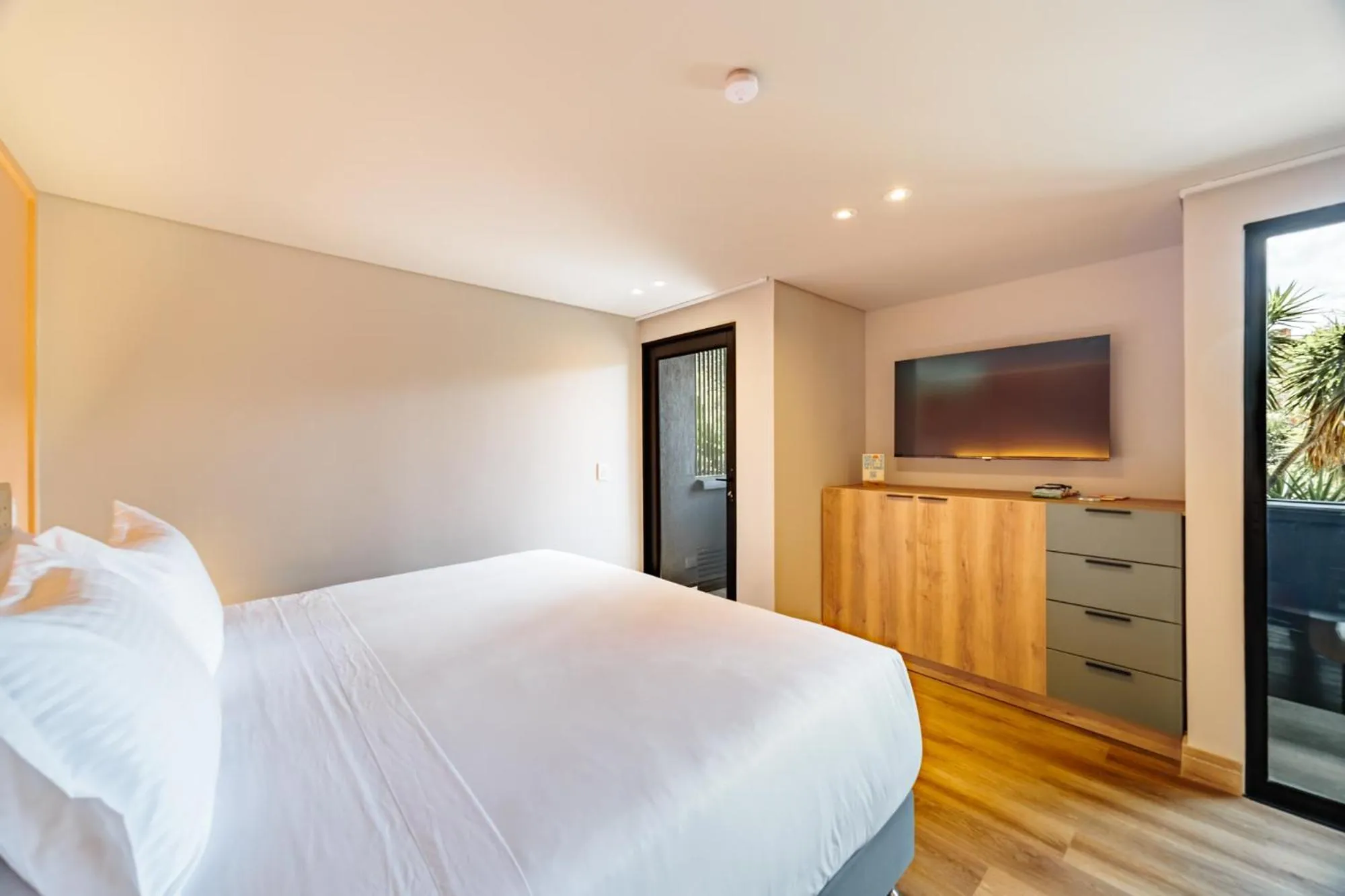 TV and multimedia, Bed in The Somos Central Hotel Poblado