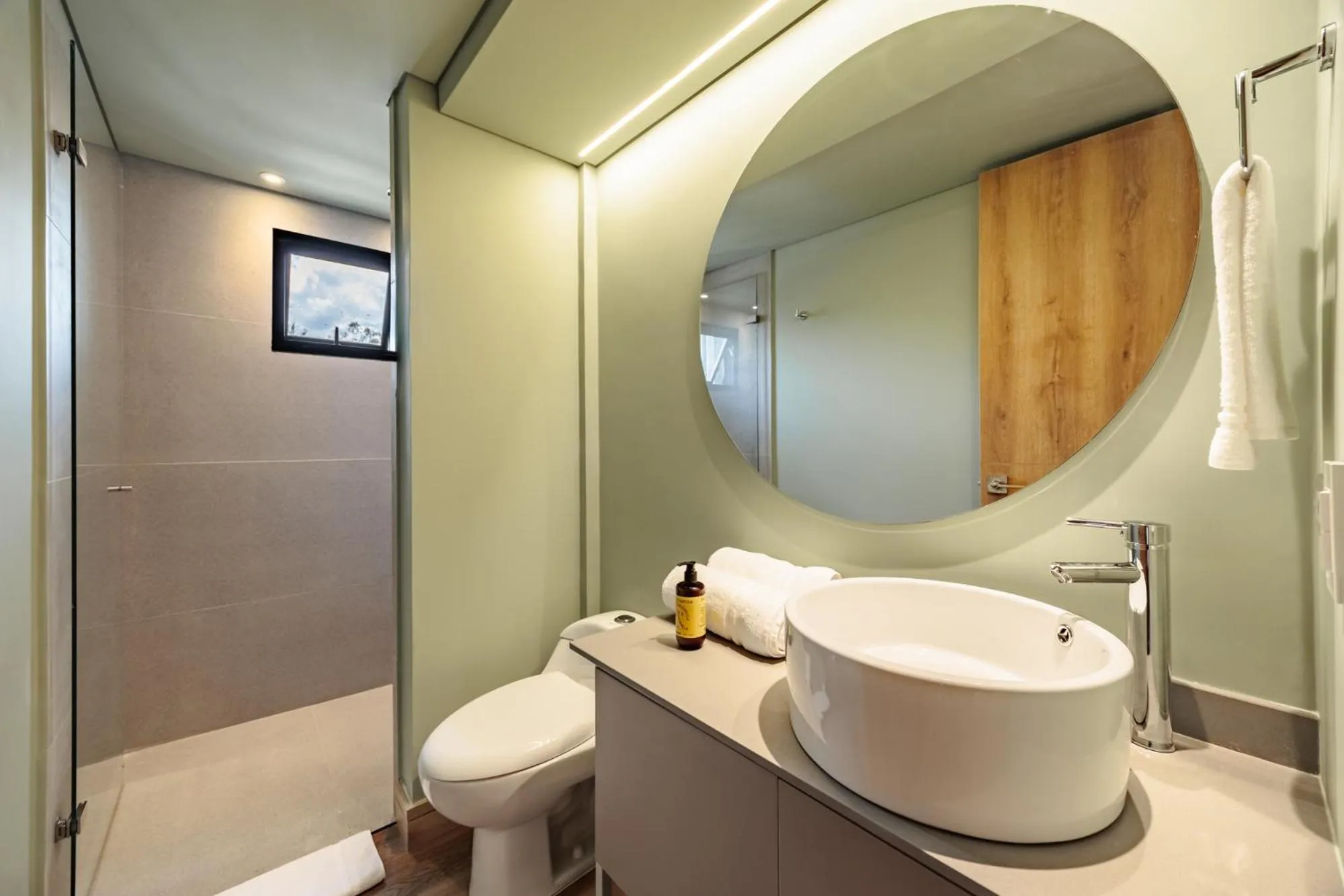 Shower in The Somos Central Hotel Poblado