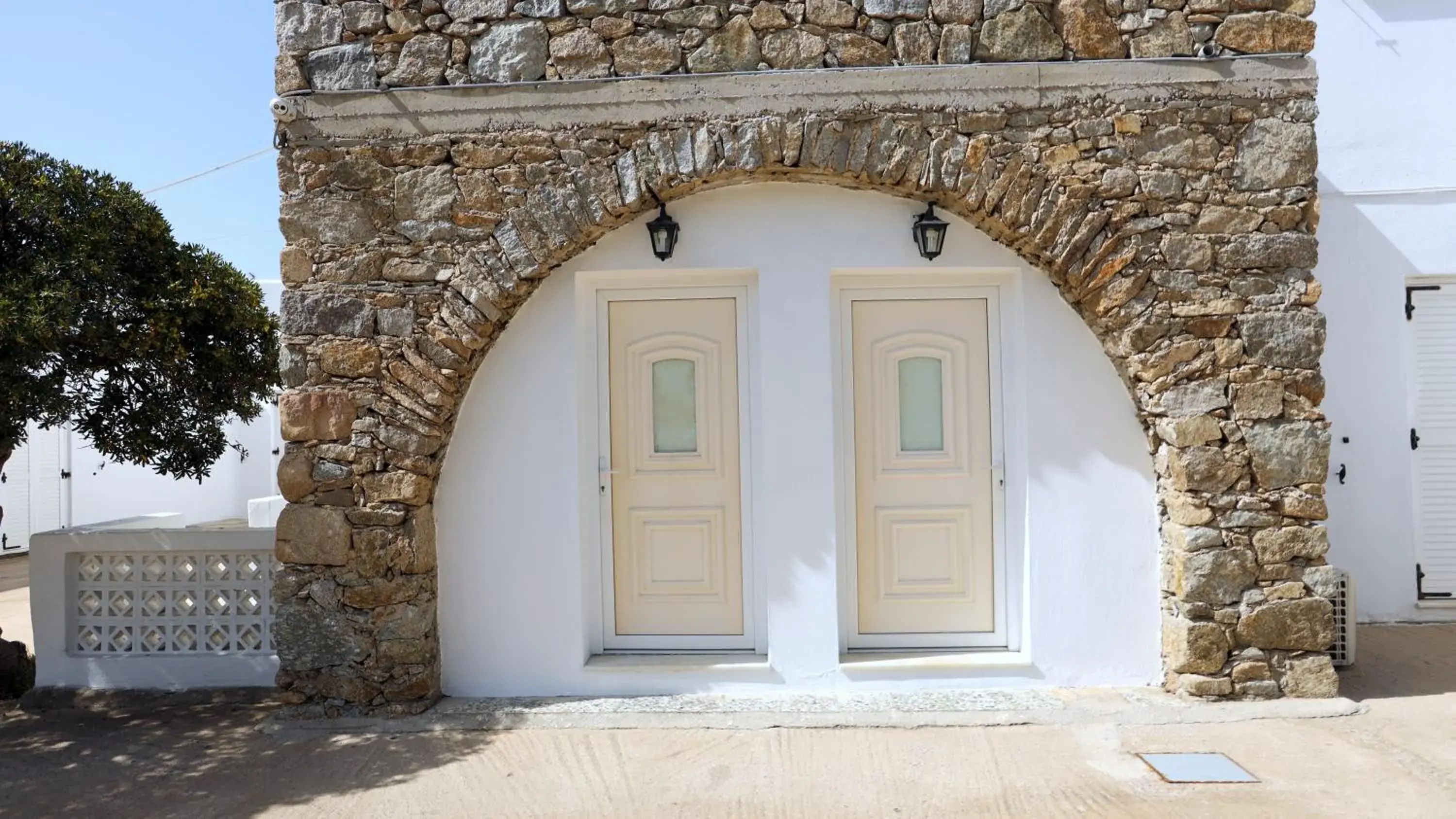 Facade/entrance in Peter Studios Facade/entrance in Peter Studios