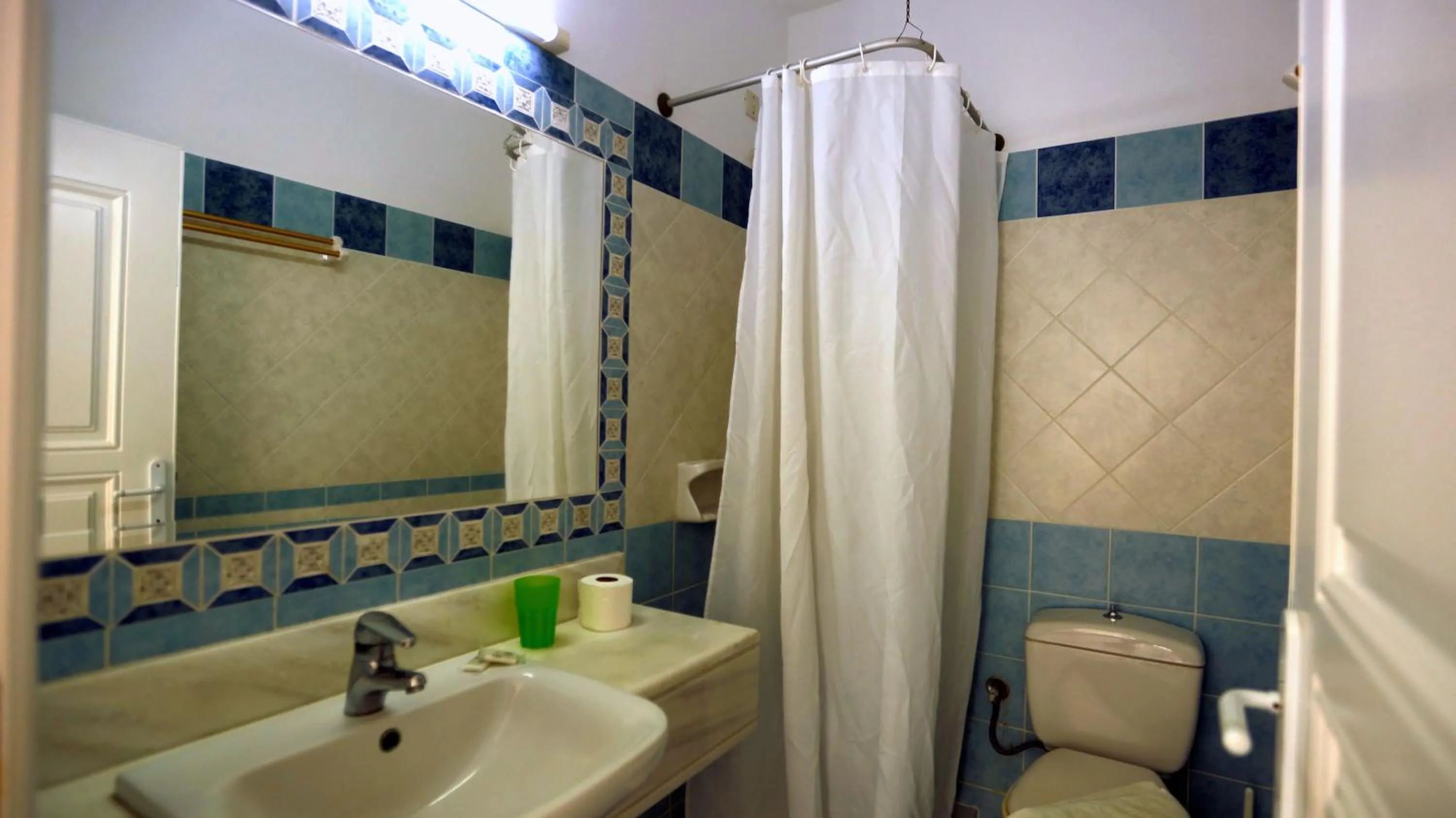 Bathroom in Peter Studios