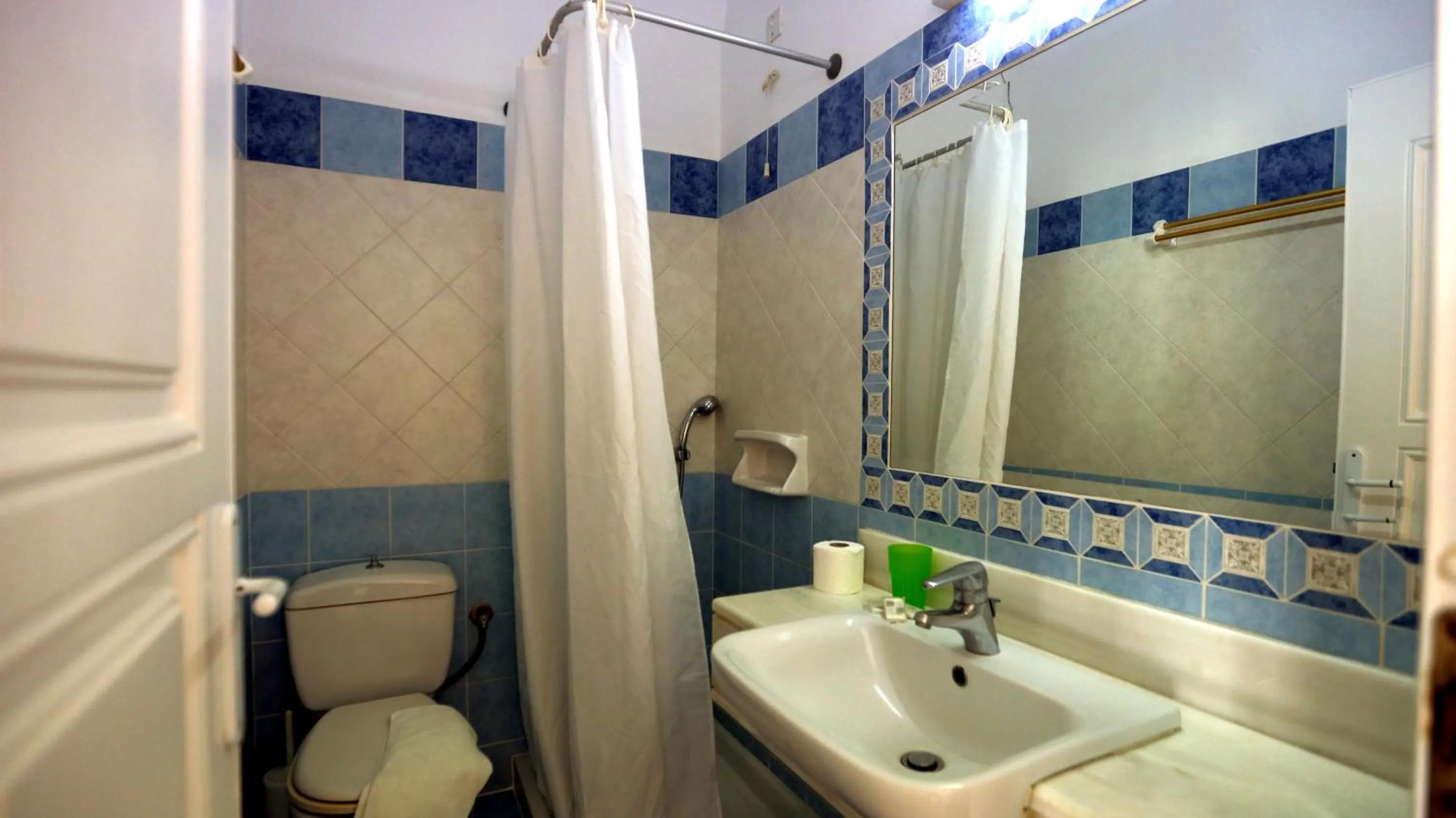 Bathroom in Peter Studios