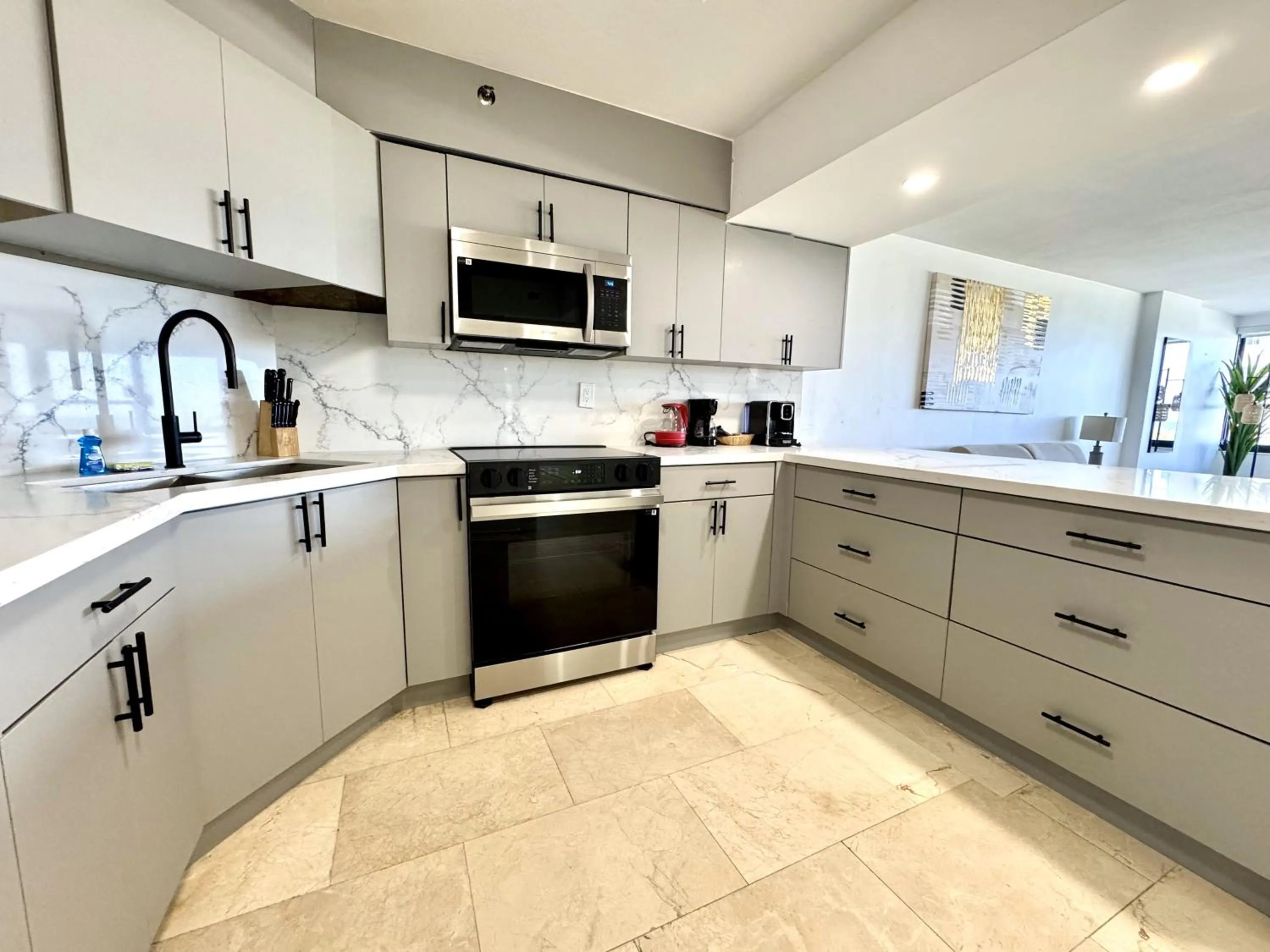 Oceanfront Haven Retreat Beach Service 502