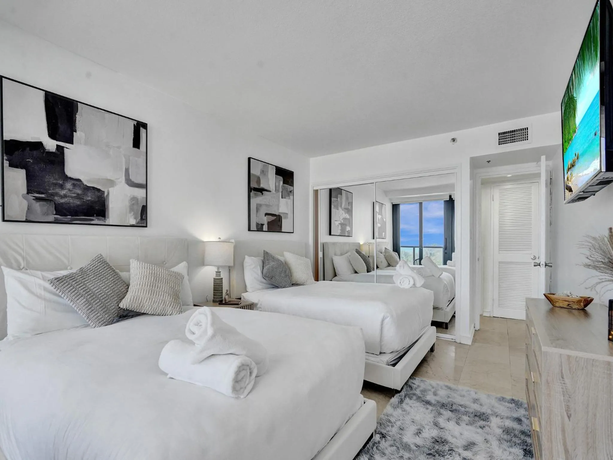 Oceanfront Haven Retreat Beach Service 502