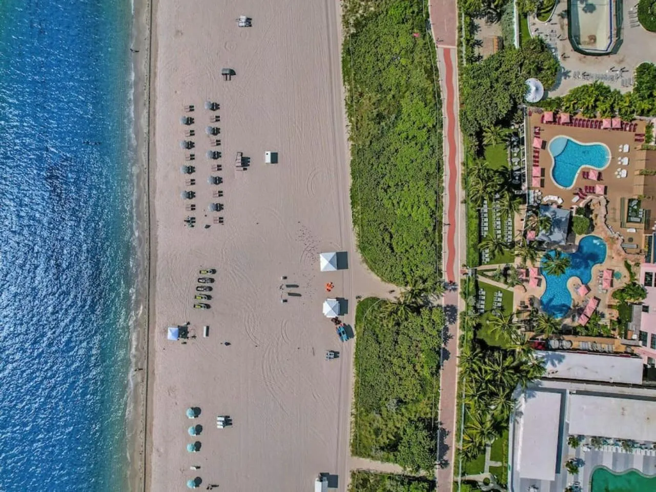 Beach in Amazing Ocean View Condo Beach Service 1111