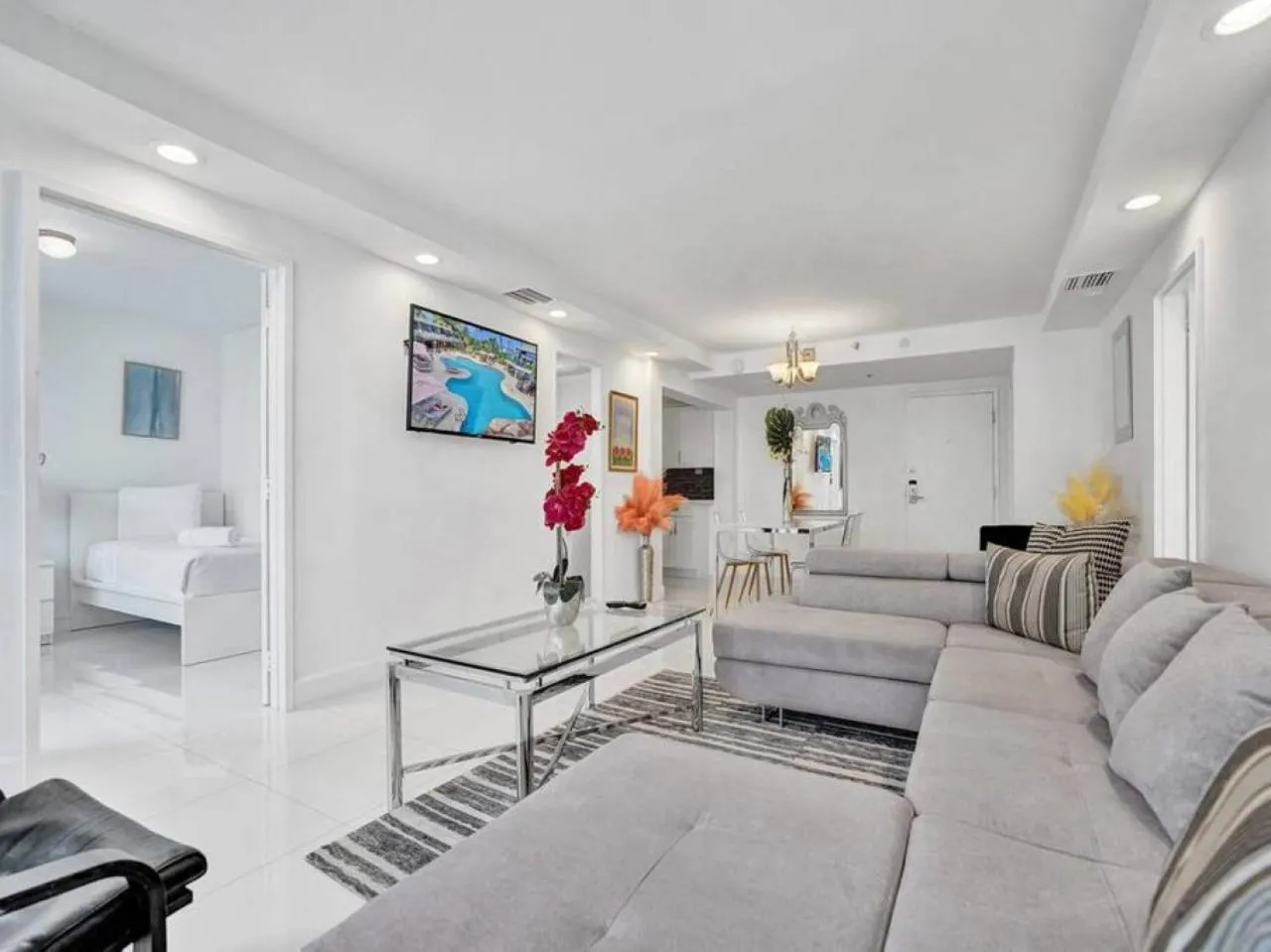 Living room in Amazing Ocean View Condo Beach Service 1111