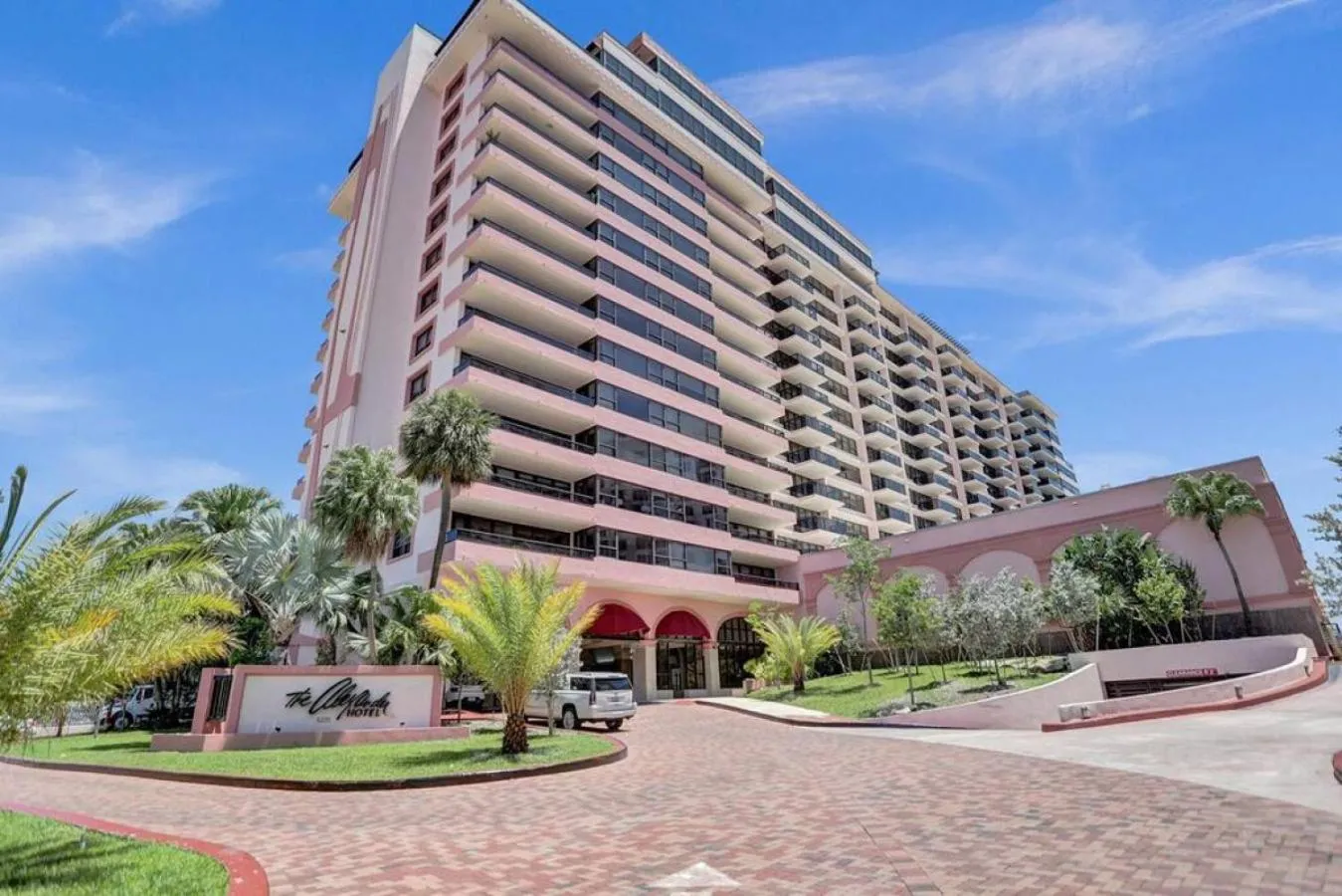 Property building in Amazing Ocean View Condo Beach Service 1111