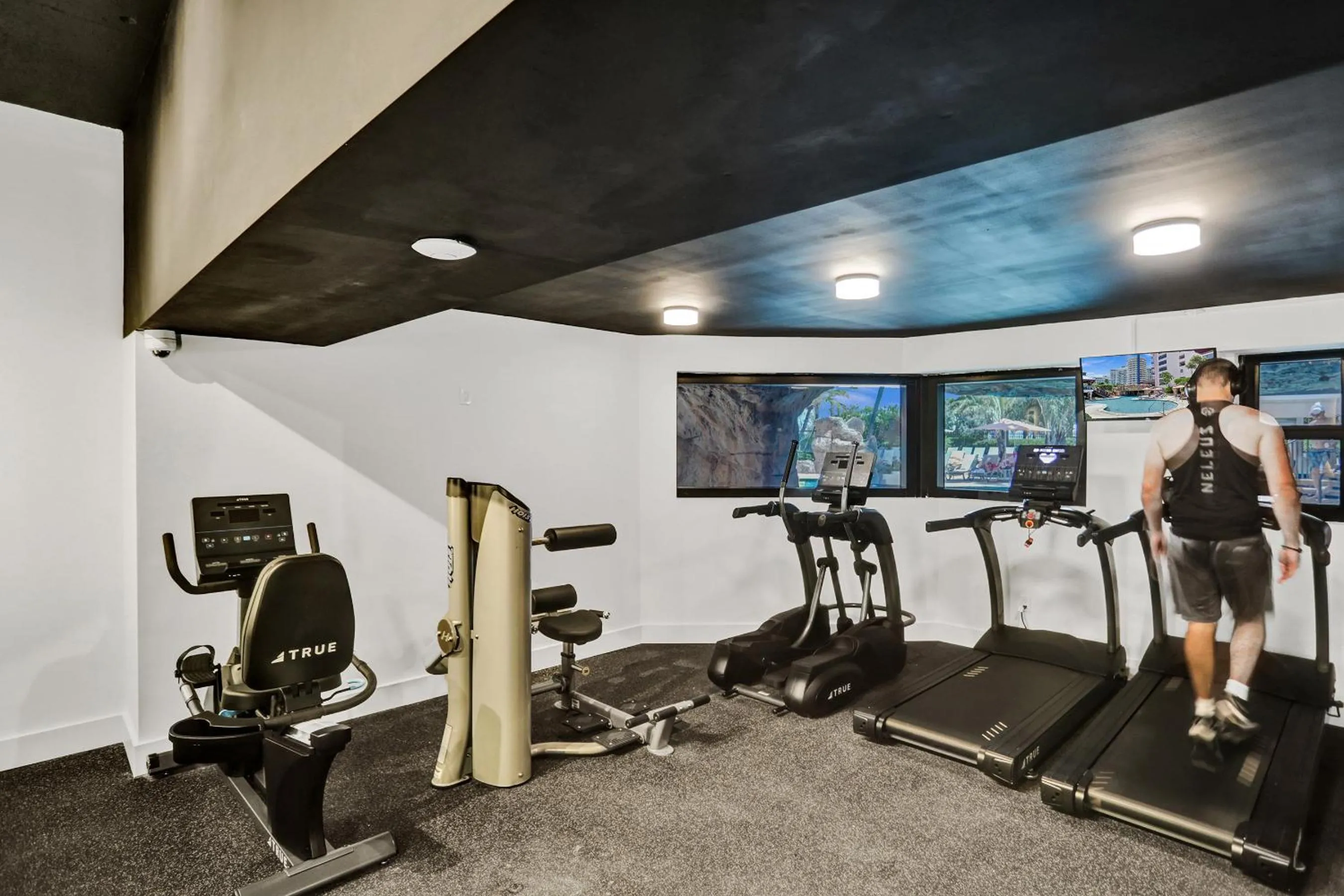 Fitness centre/facilities in Amazing Ocean View Condo Beach Service 1111