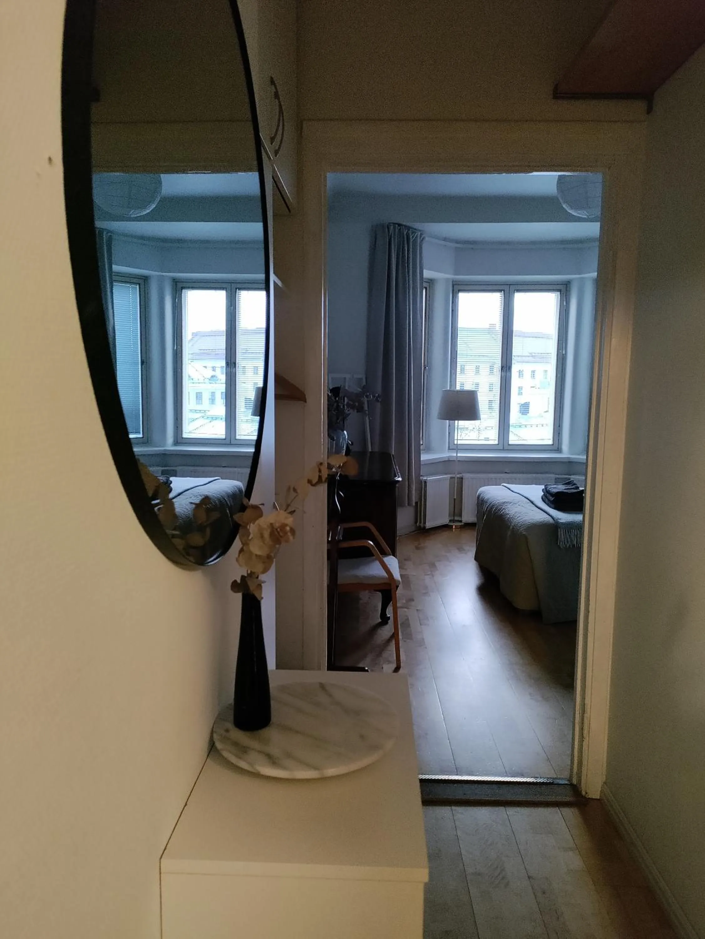 Top-floor studio, near park & sea, great transit