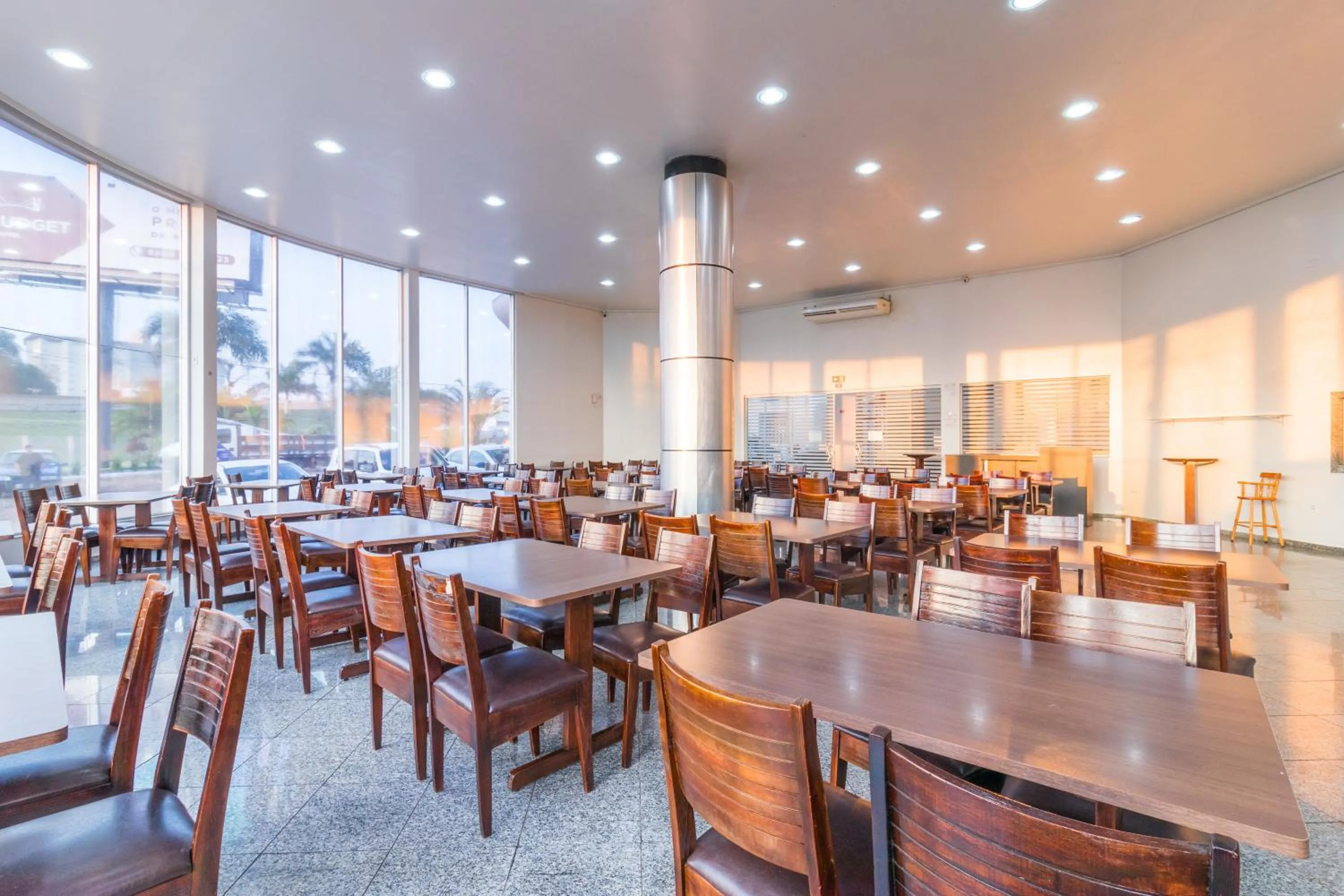 Restaurant/places to eat in Foz Budget Hotel