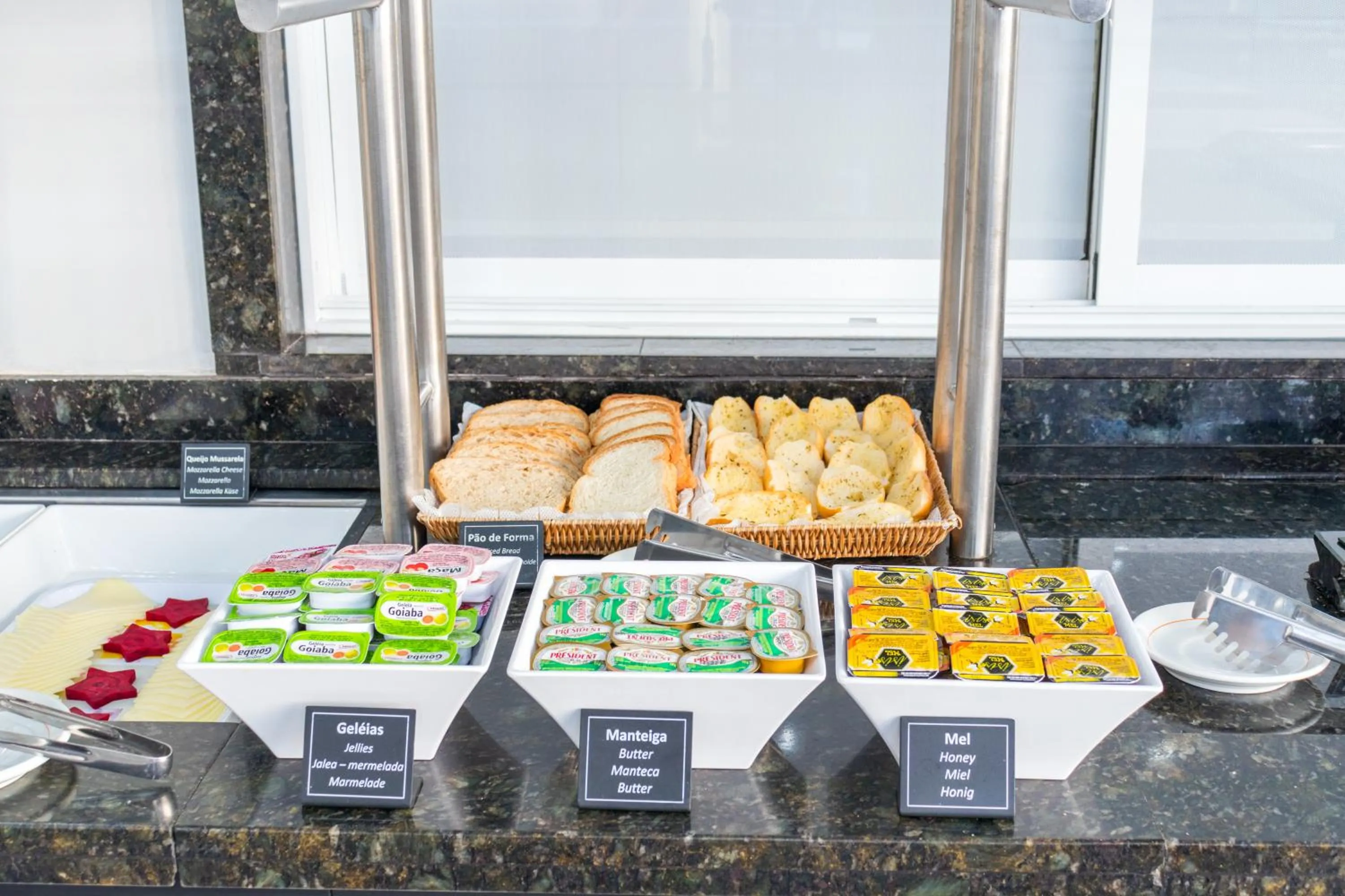 Kitchen or kitchenette in Foz Budget Hotel