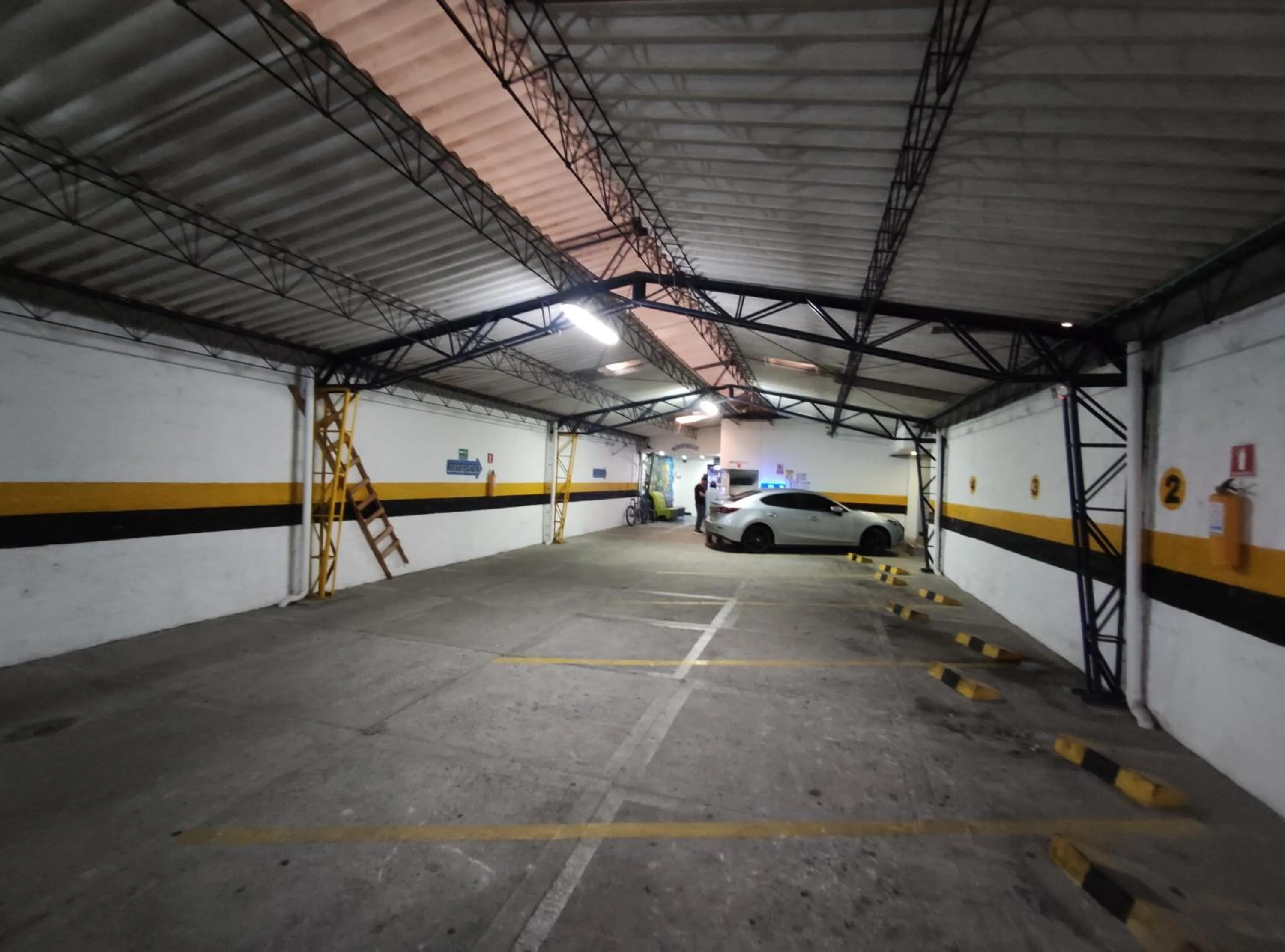 Parking in Hotel Spa Laureles