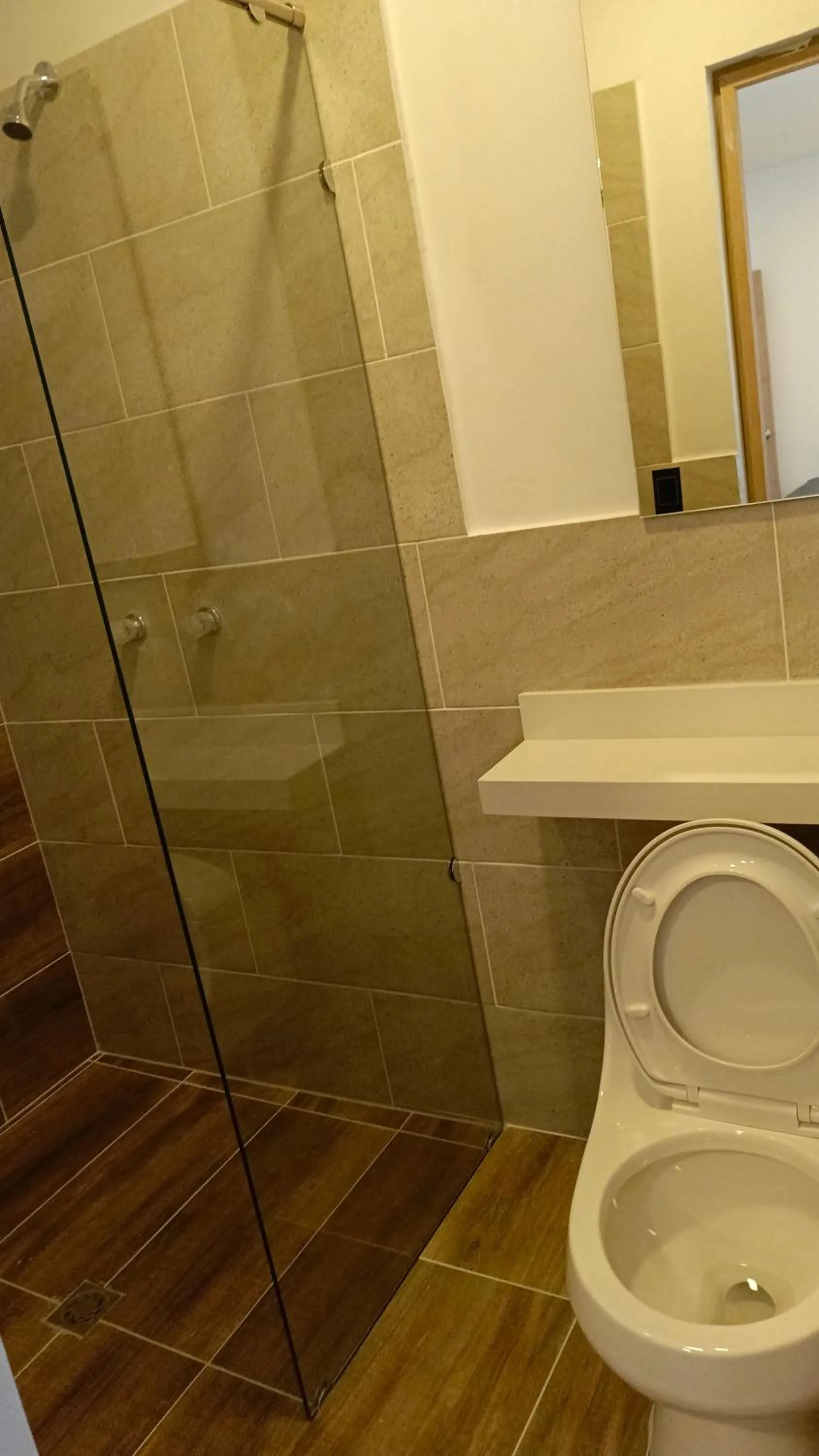 Shower in Hotel Spa Laureles