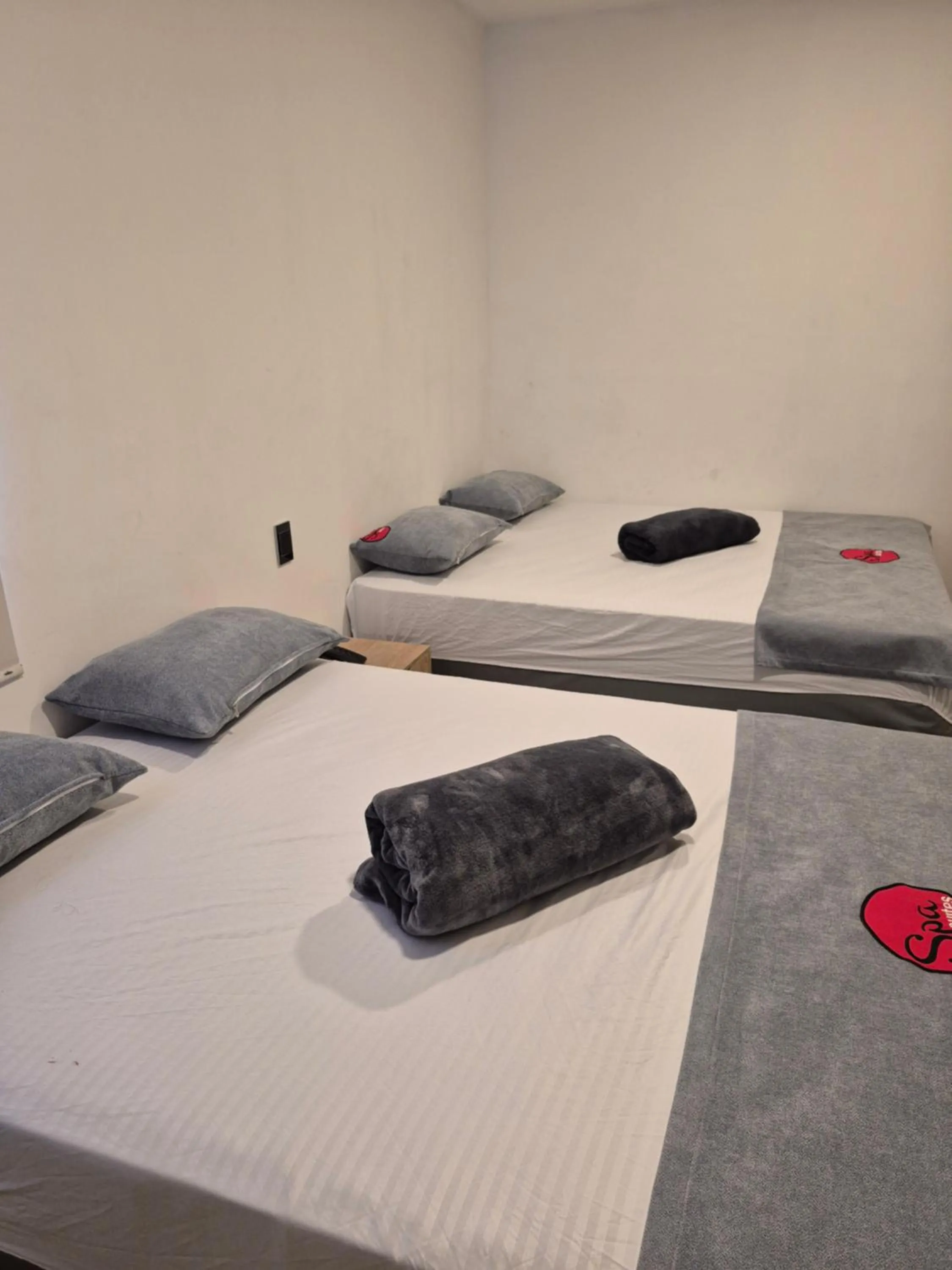 Photo of the whole room, Bed in Hotel Spa Laureles