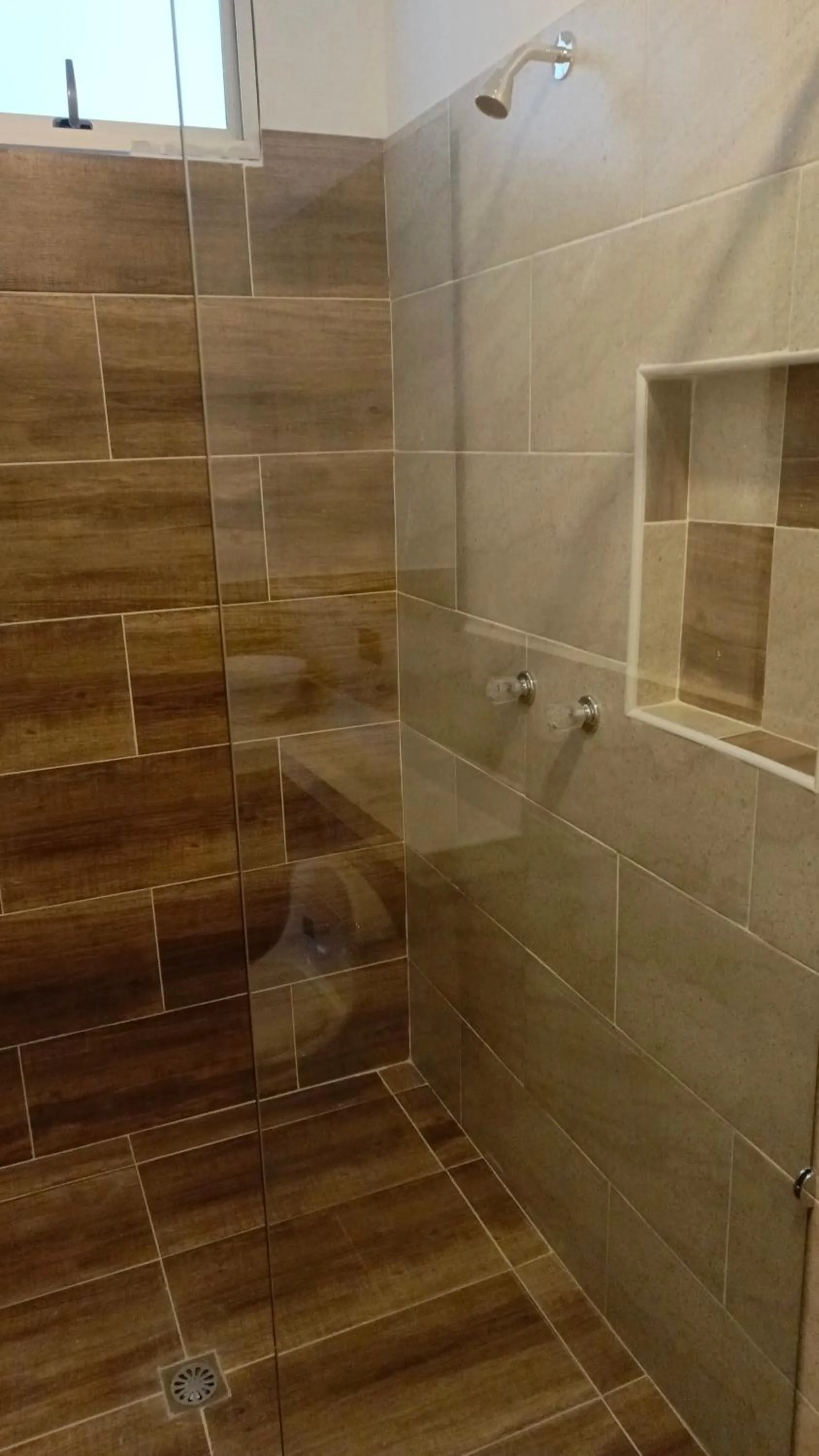 Shower in Hotel Spa Laureles